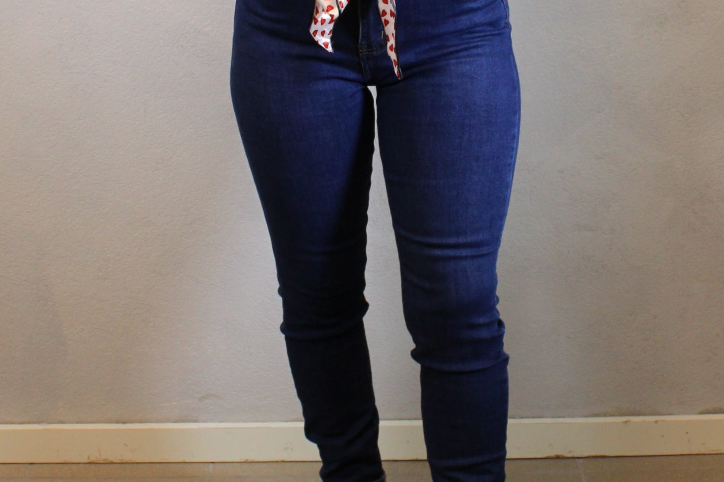 Jeans m. 5 lommer & silkebælte, Mørkvask