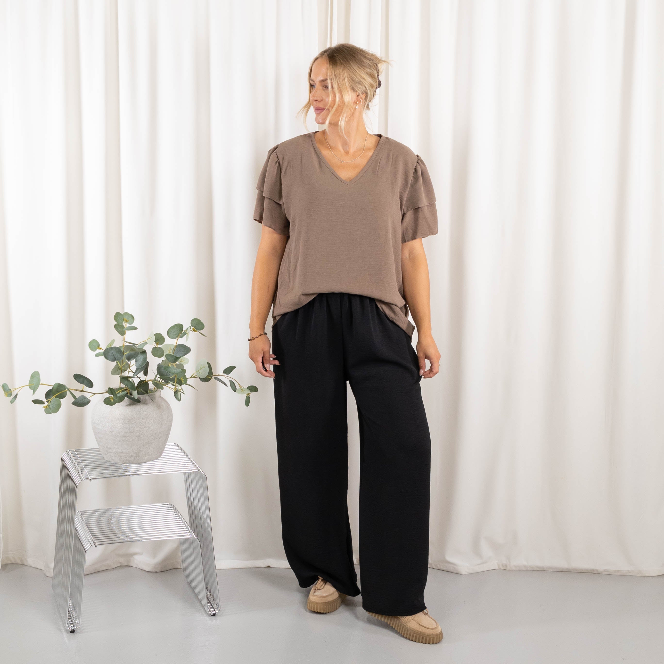 Sage overdel, Taupe