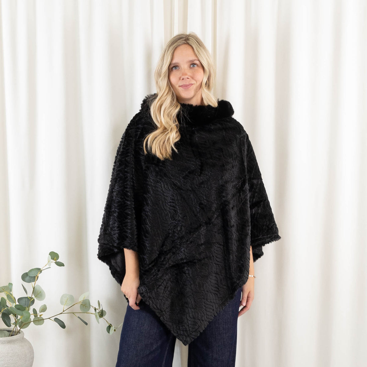 Natasha poncho, Sort