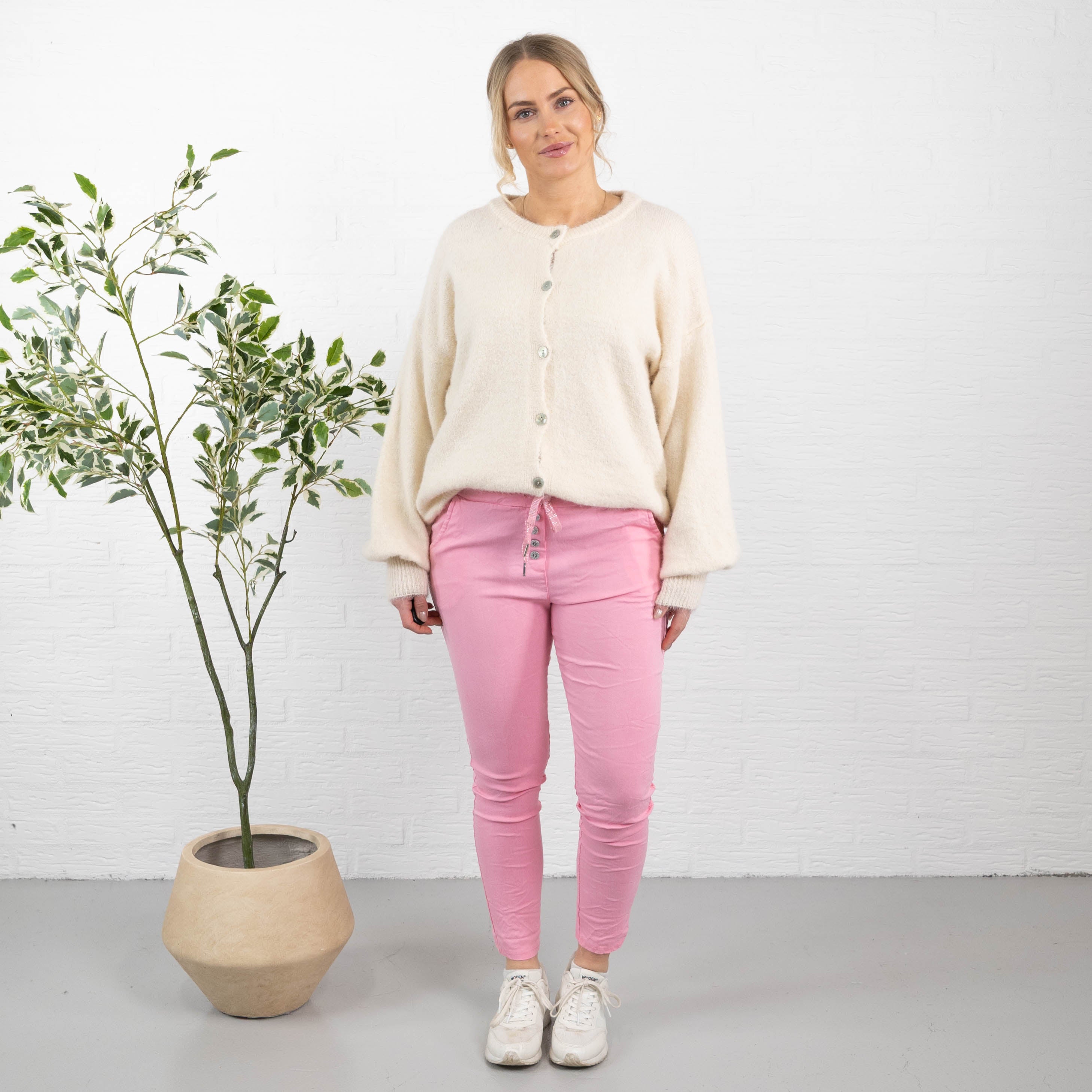 Holly bukser, Lyserød