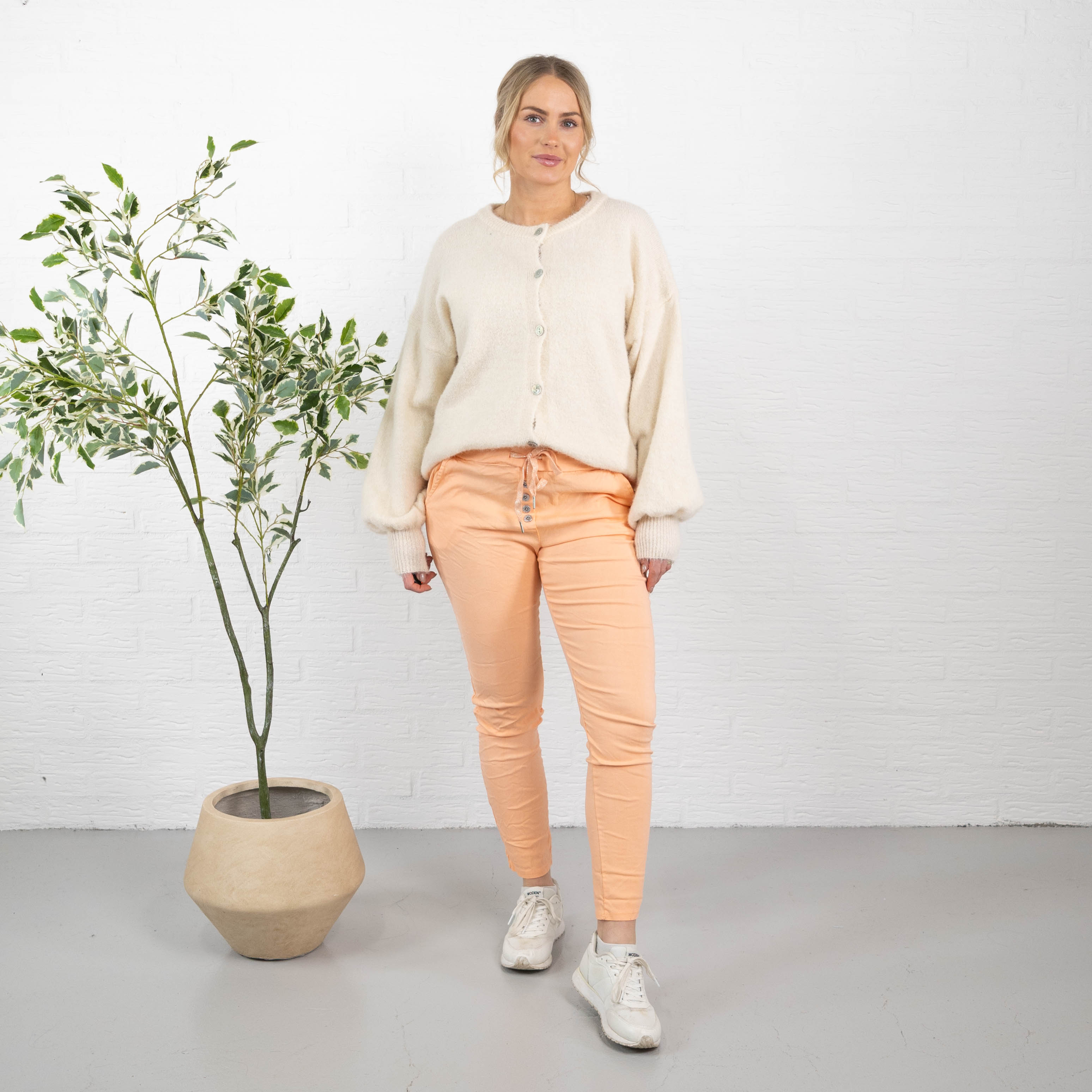 Holly bukser, Fersken