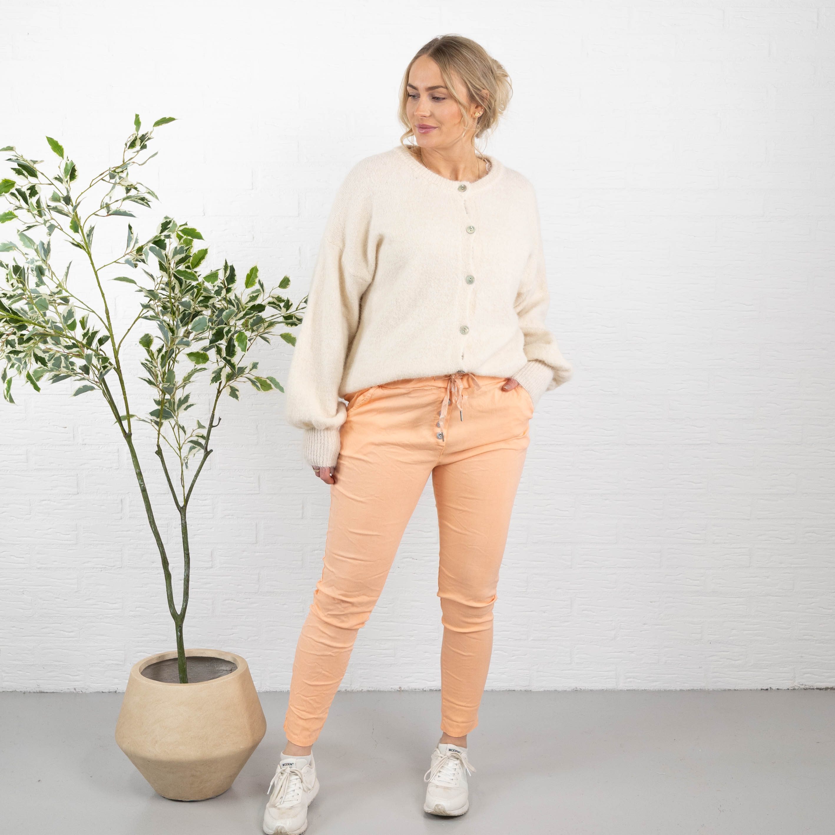 Holly bukser, Fersken