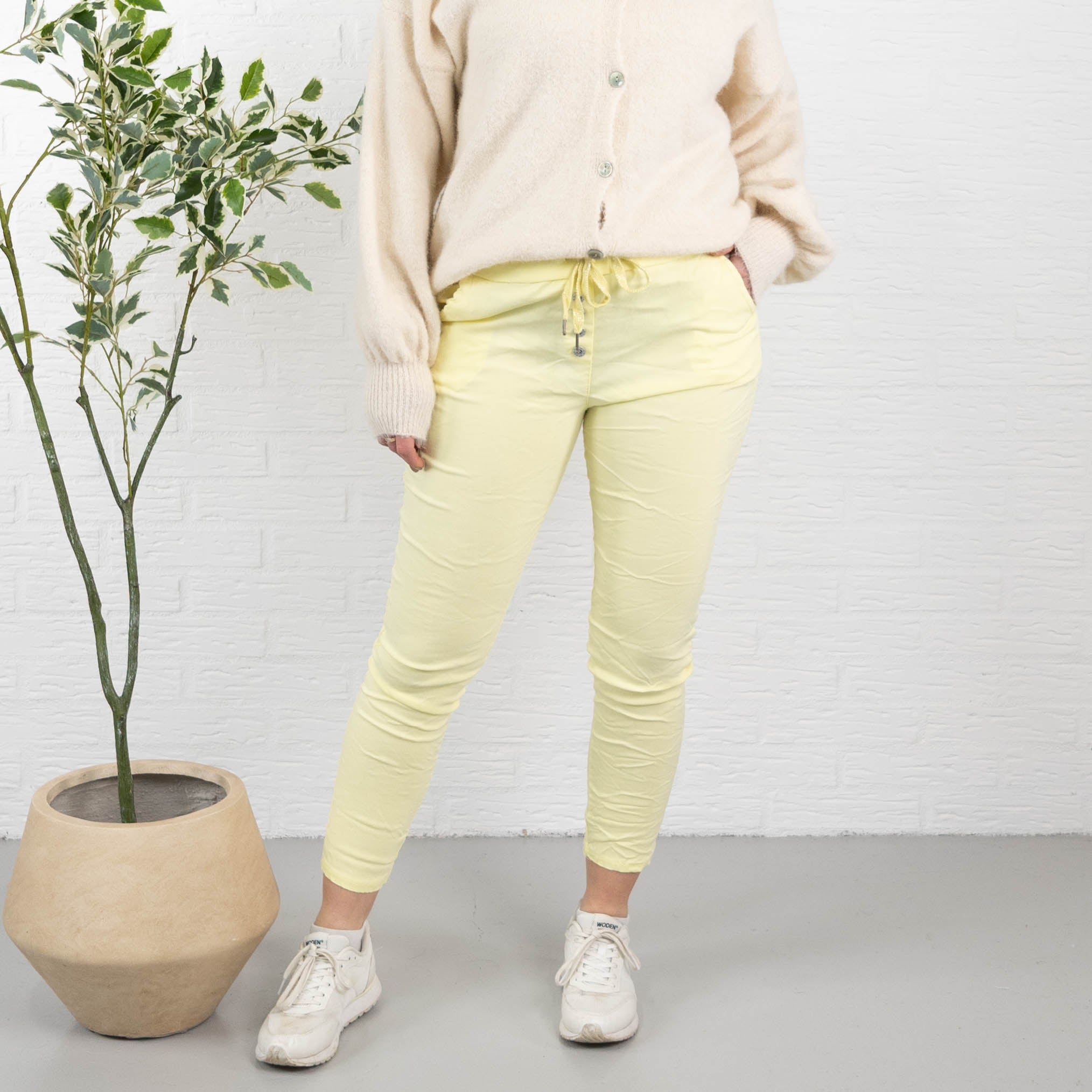 Holly bukser, Gul