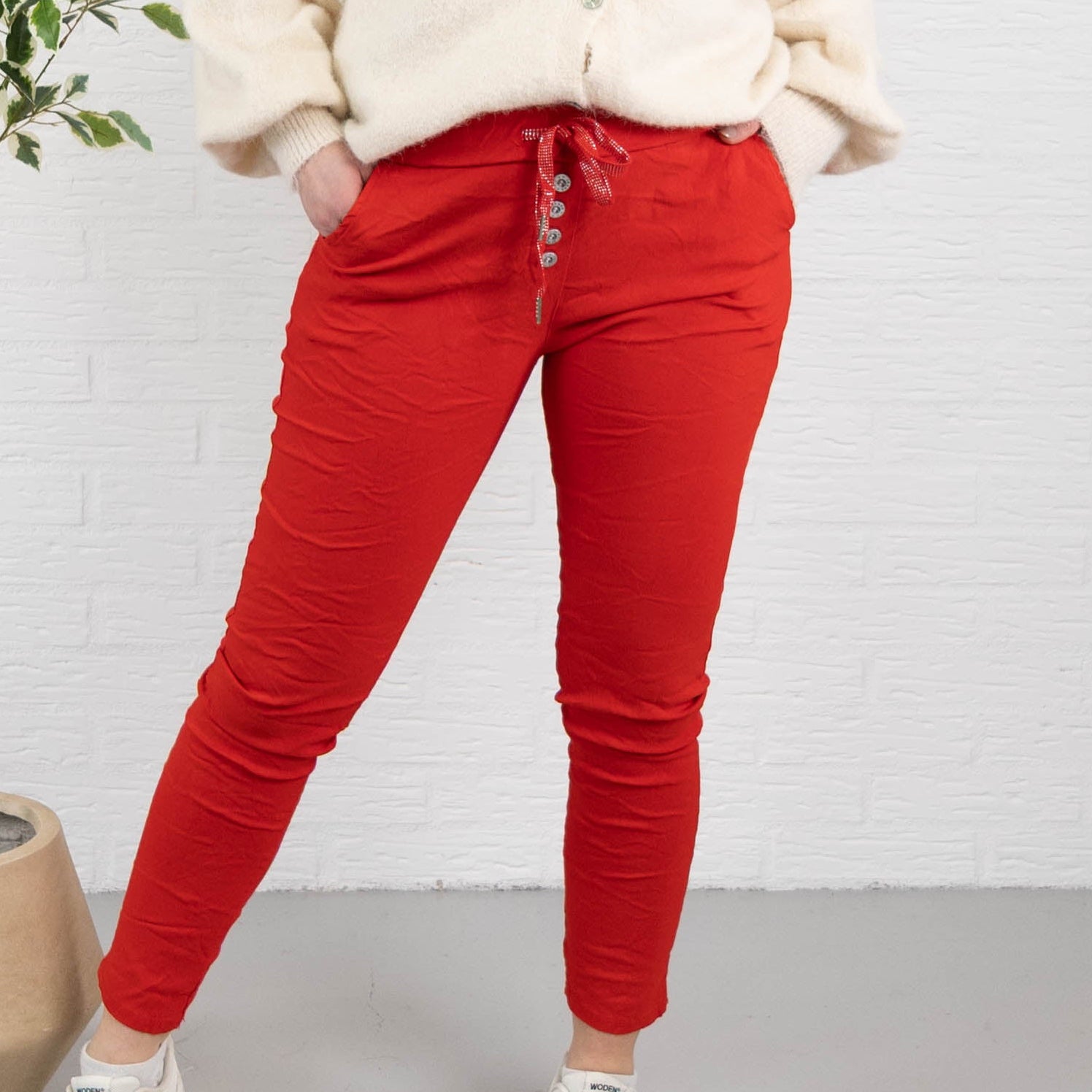 Holly bukser, Rød