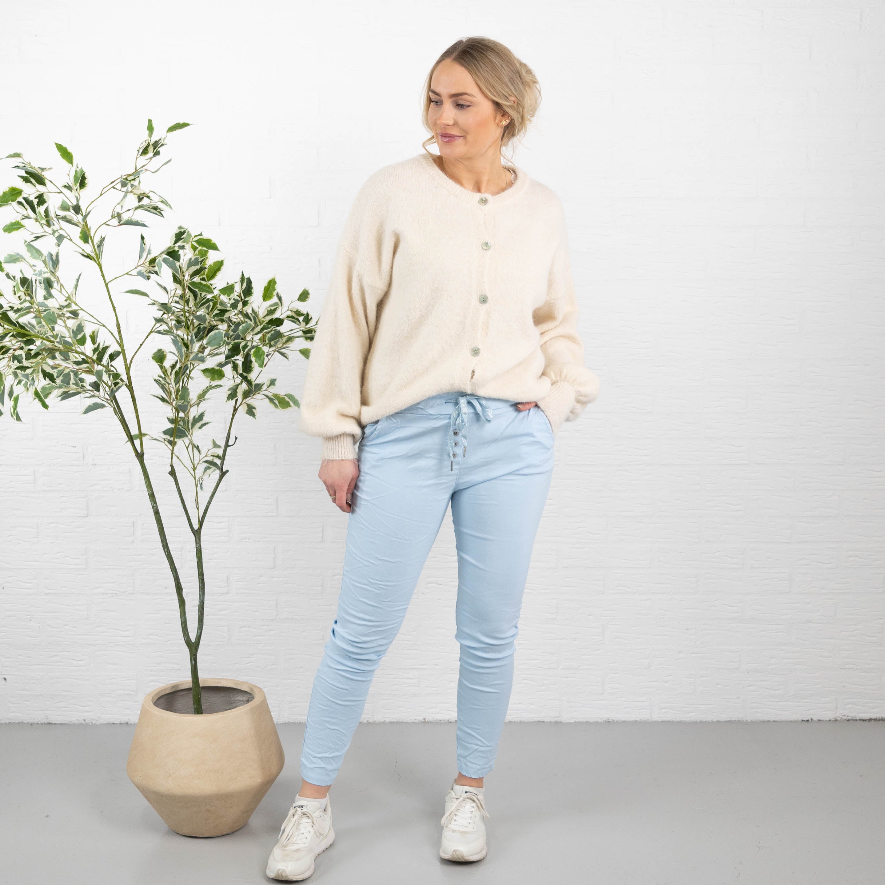 Holly bukser, Lyseblå