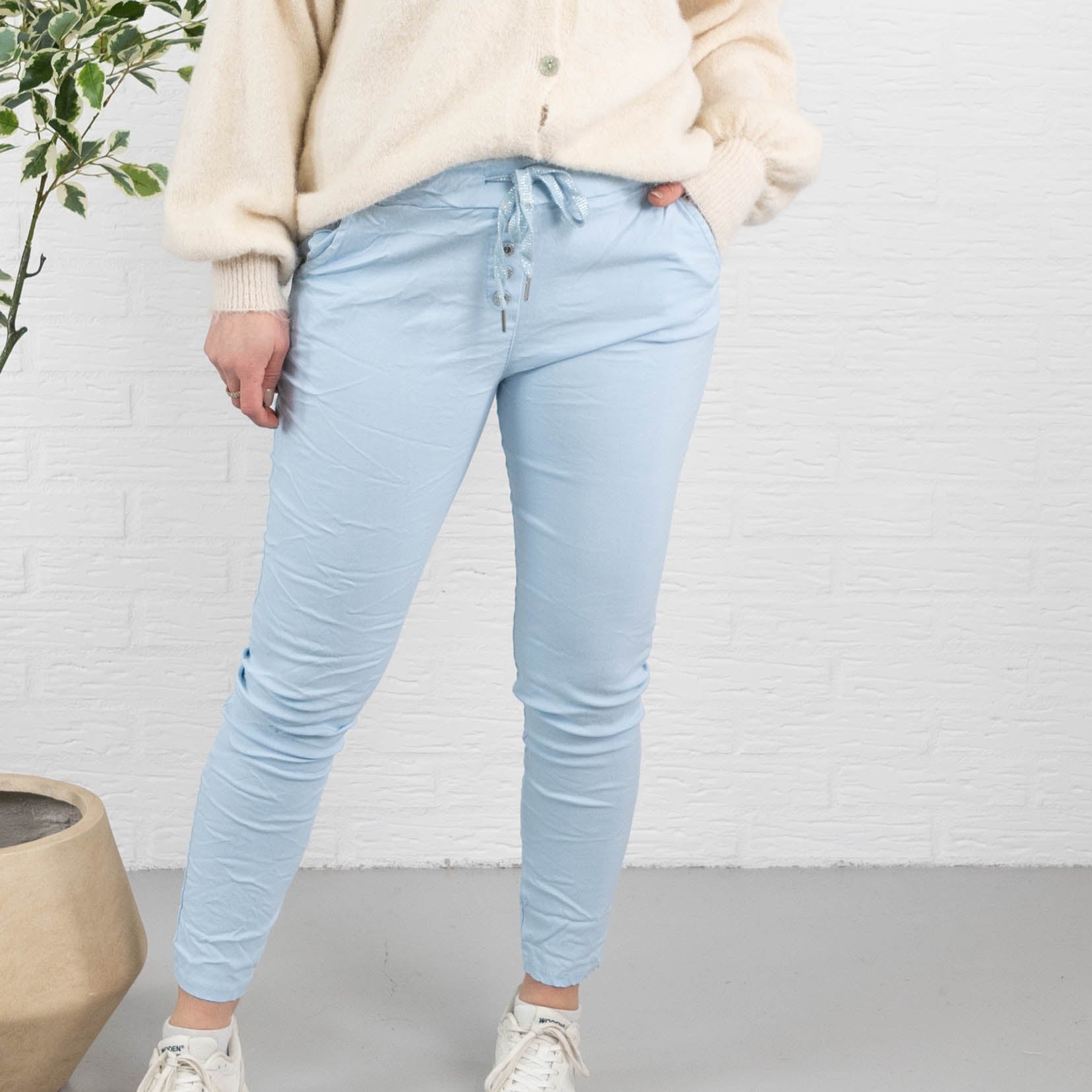 Holly bukser, Lyseblå