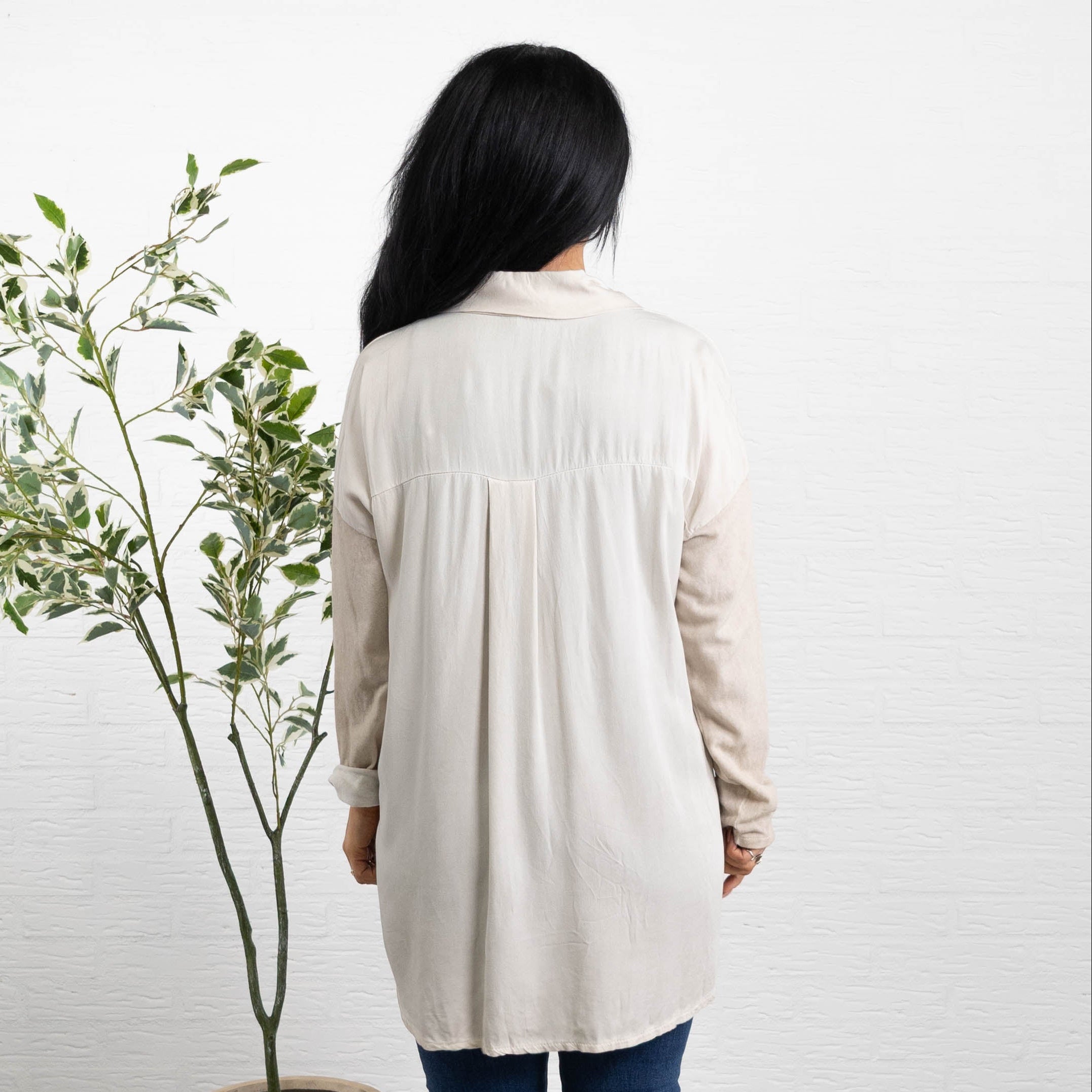 Claudia overdel, Beige