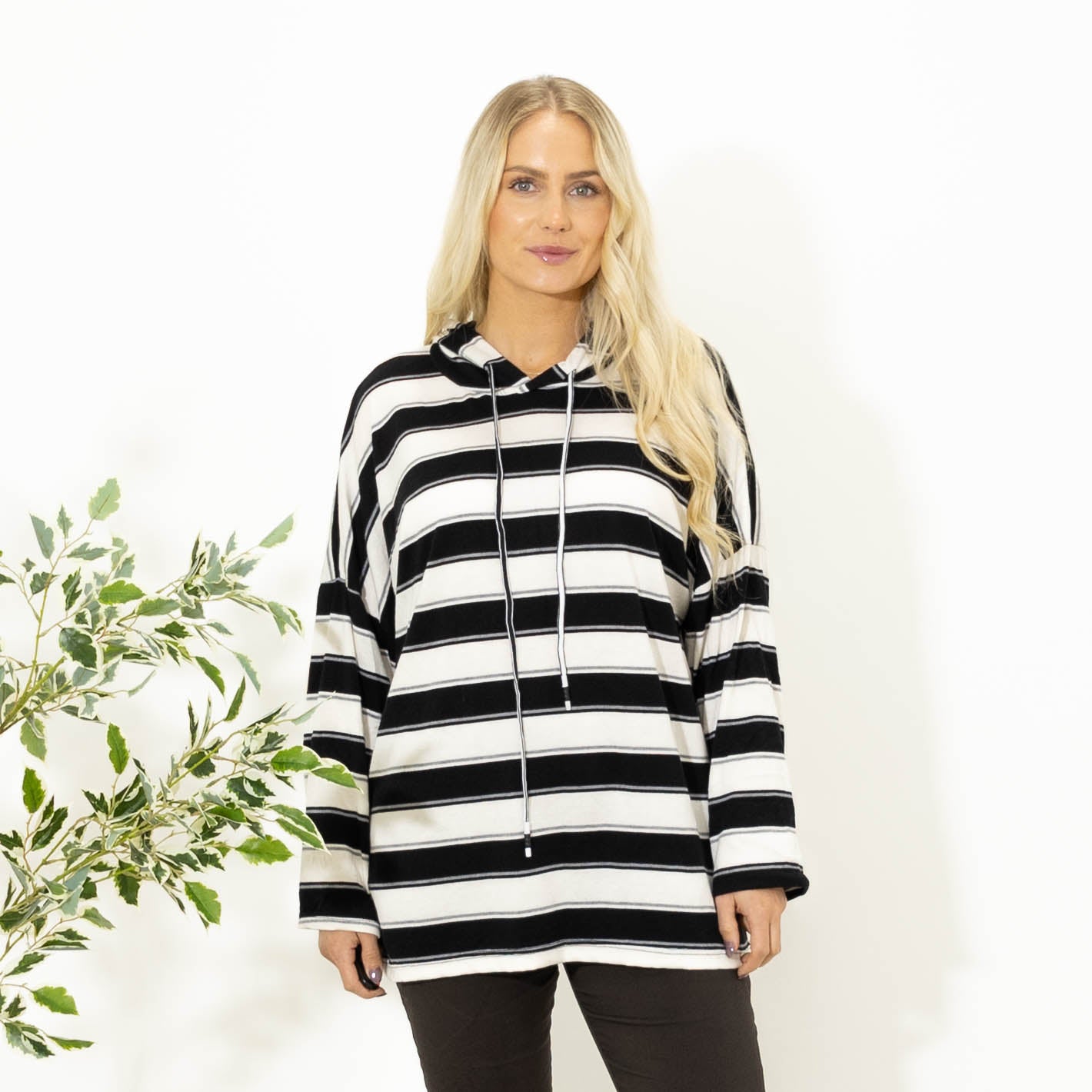 Silke stribet strik m. hoodie, Sort