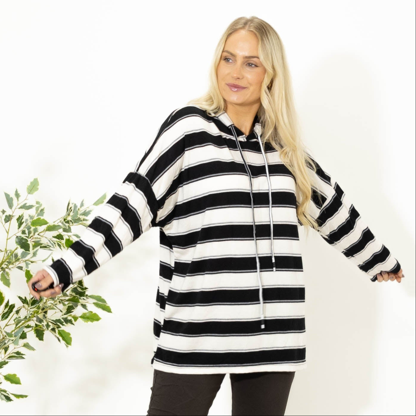 Silke stribet strik m. hoodie, Sort