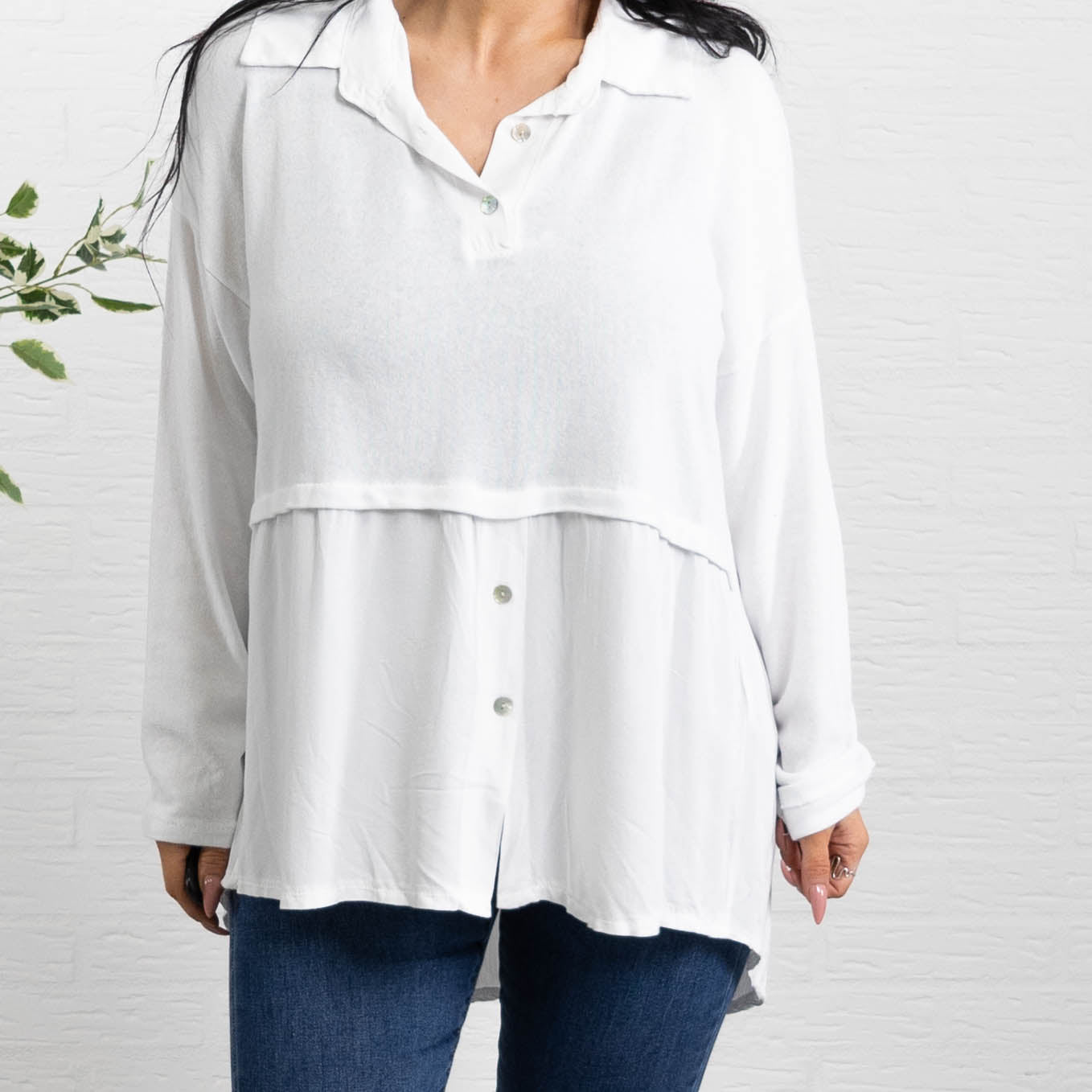 Claudia overdel, Hvid