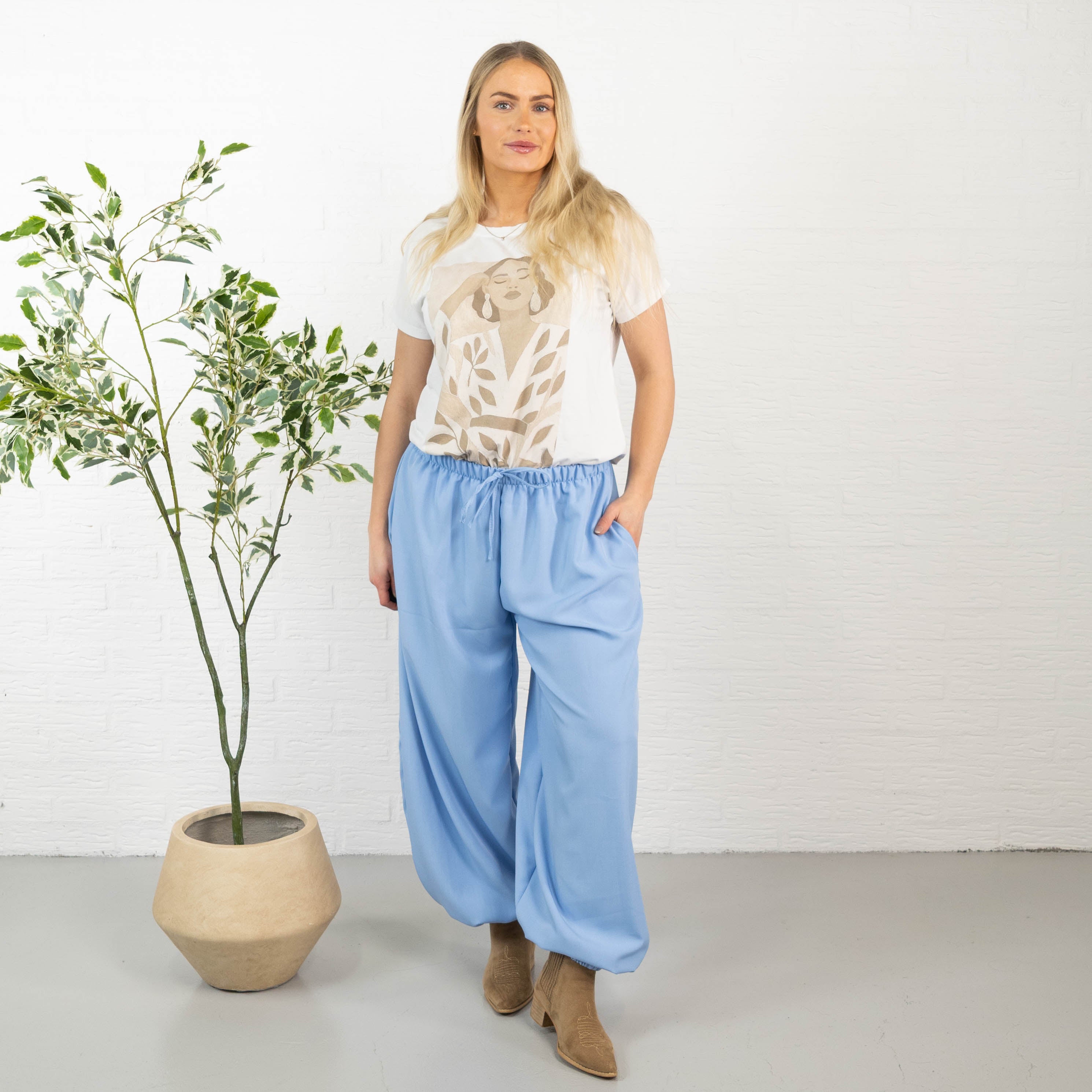 Katy bukser, Lyseblå