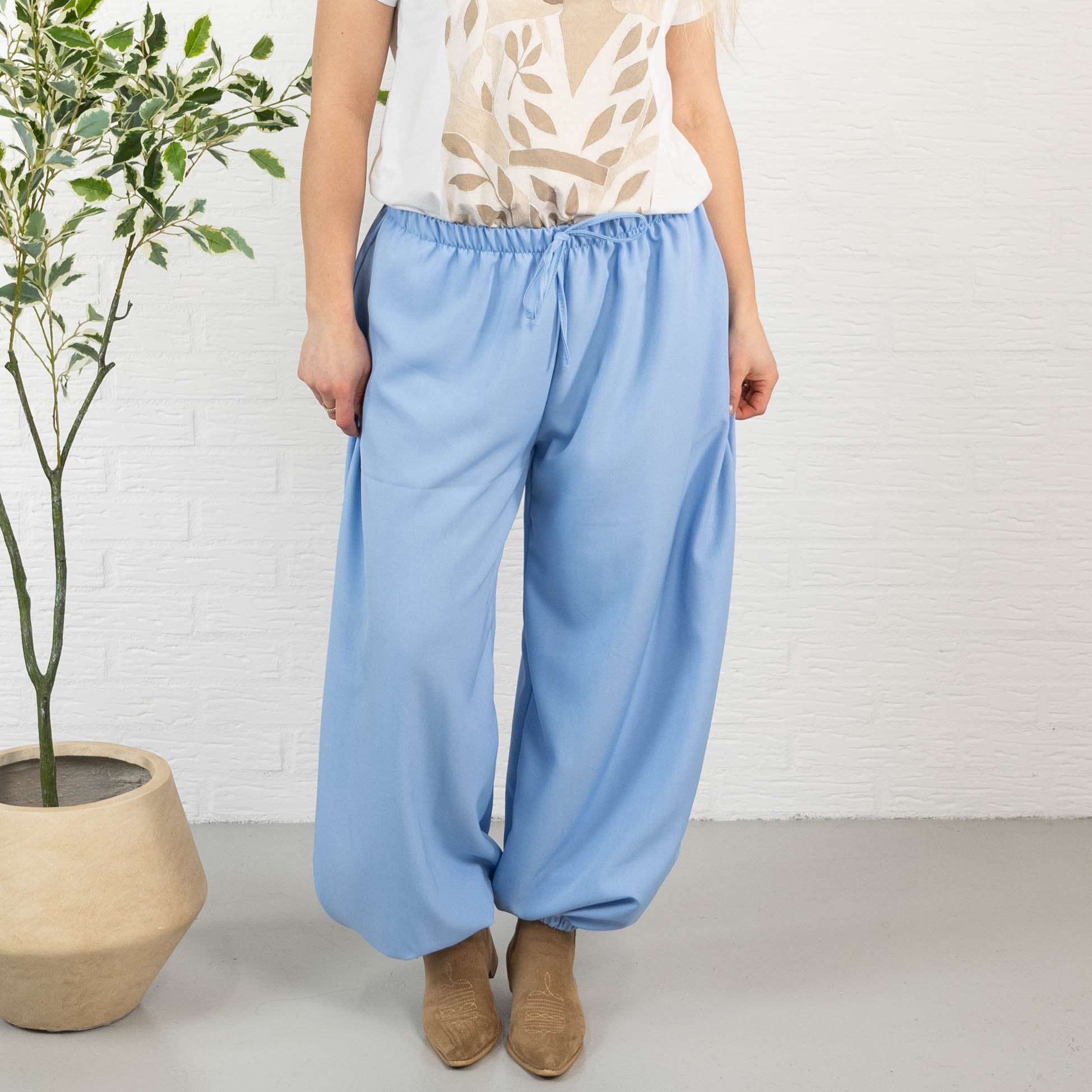 Katy bukser, Lyseblå