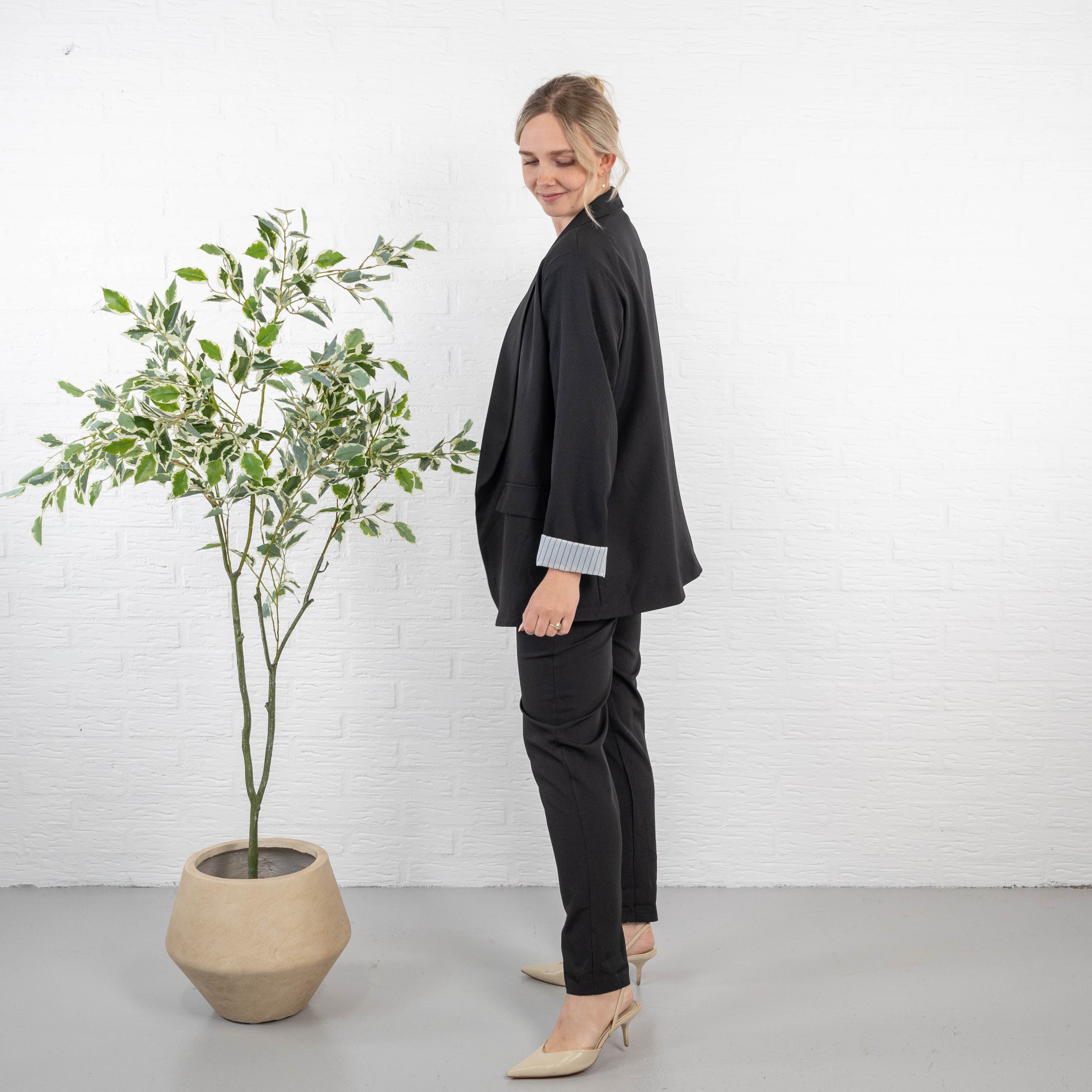 Line habitsæt, Sort