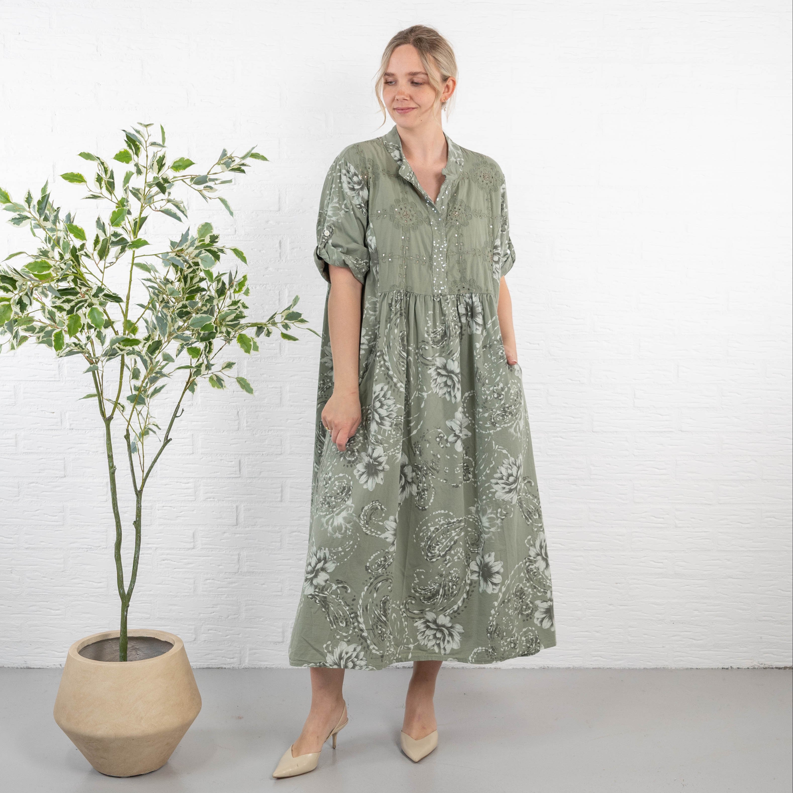 Shakira kjole, Khaki