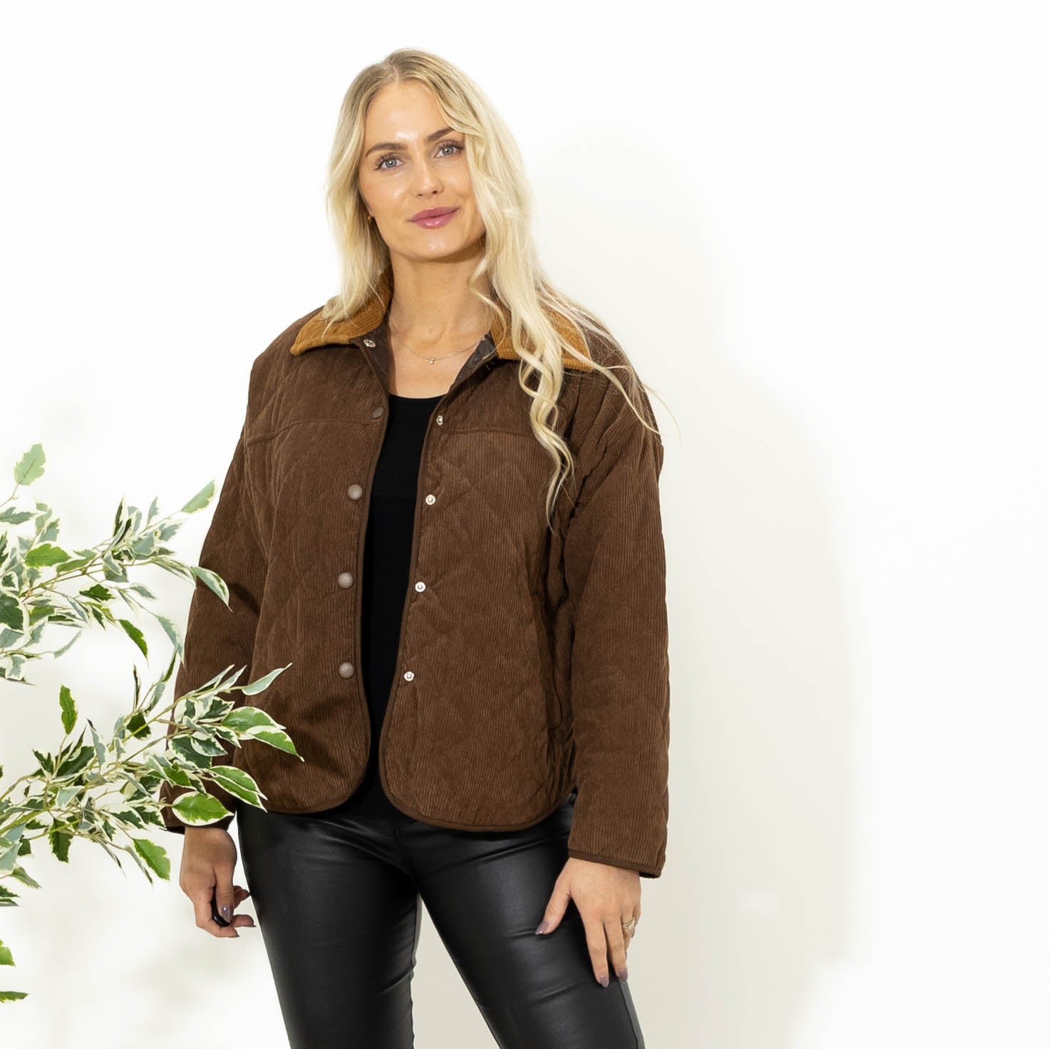 Tyra fløjlsjakke, Choko