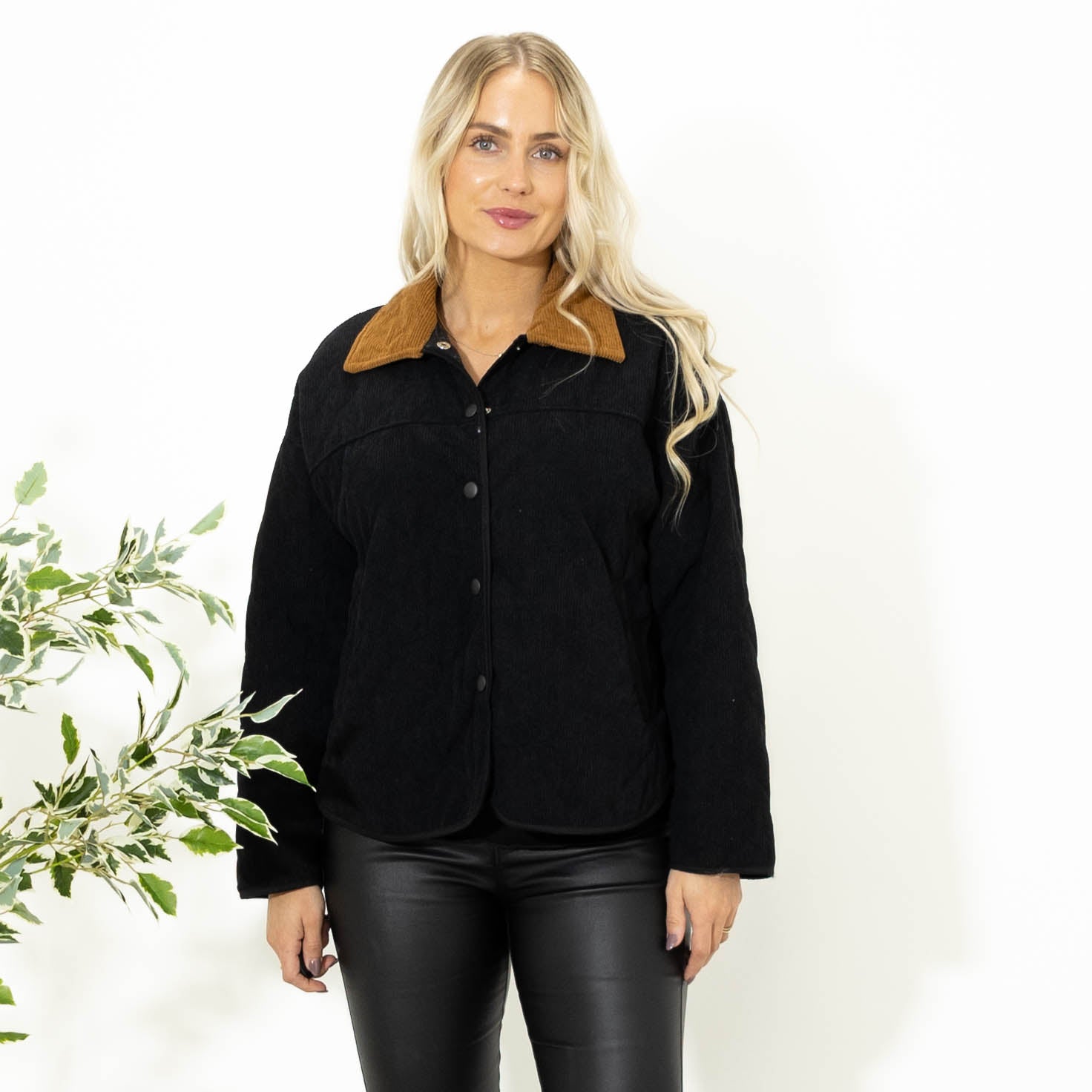 Tyra fløjlsjakke, Sort