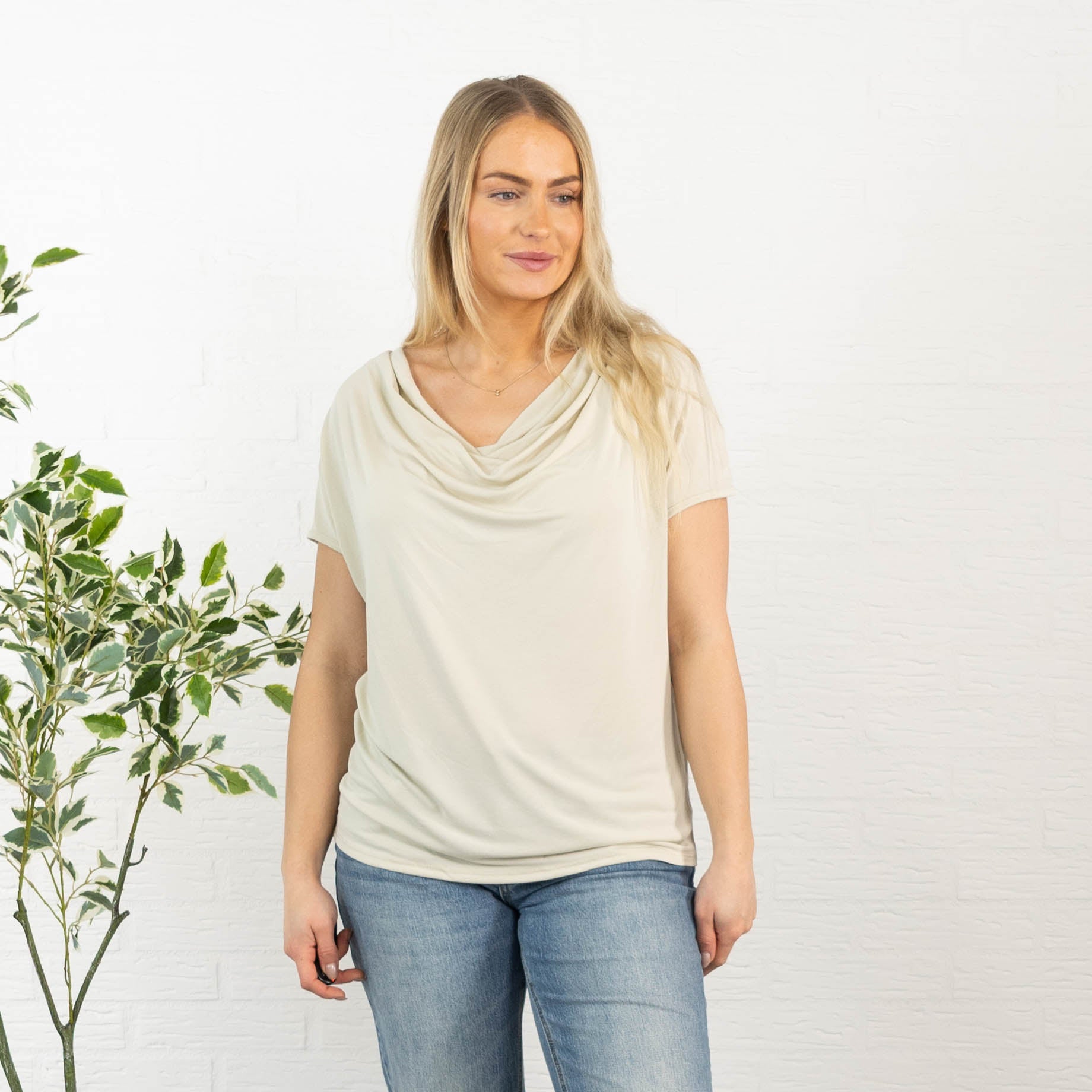 Molly overdel, Beige