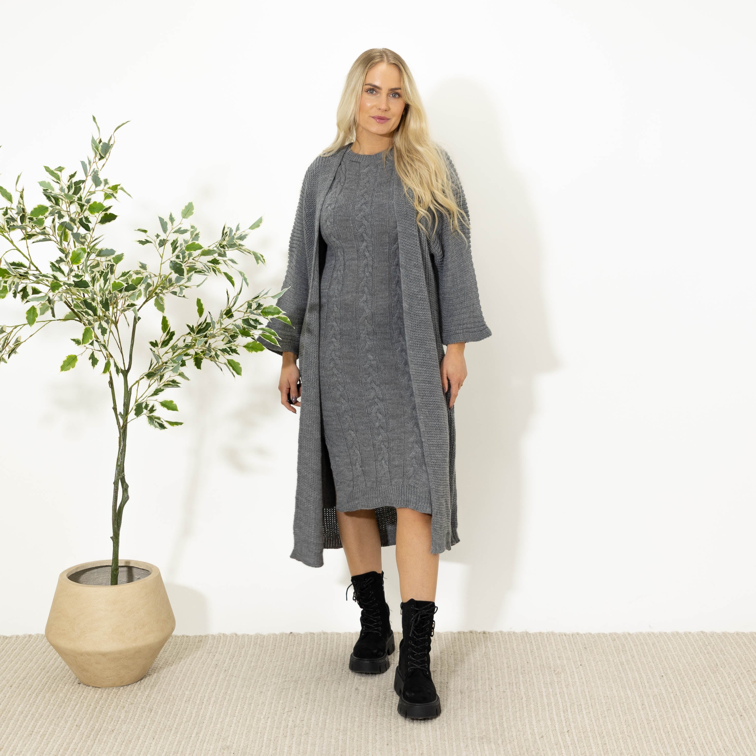 Enja strik sæt. kjole+cardigan, Grå