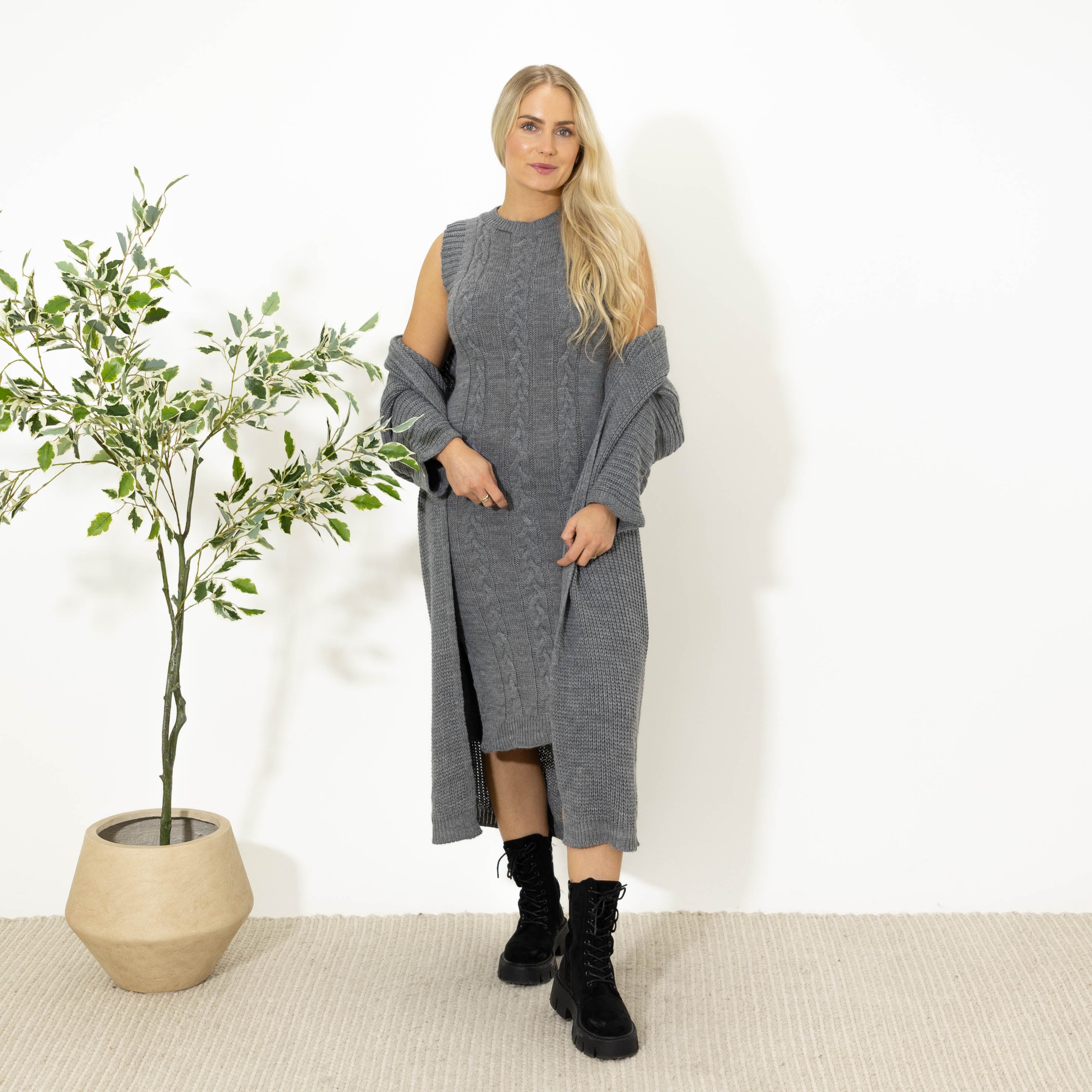 Enja strik sæt. kjole+cardigan, Grå