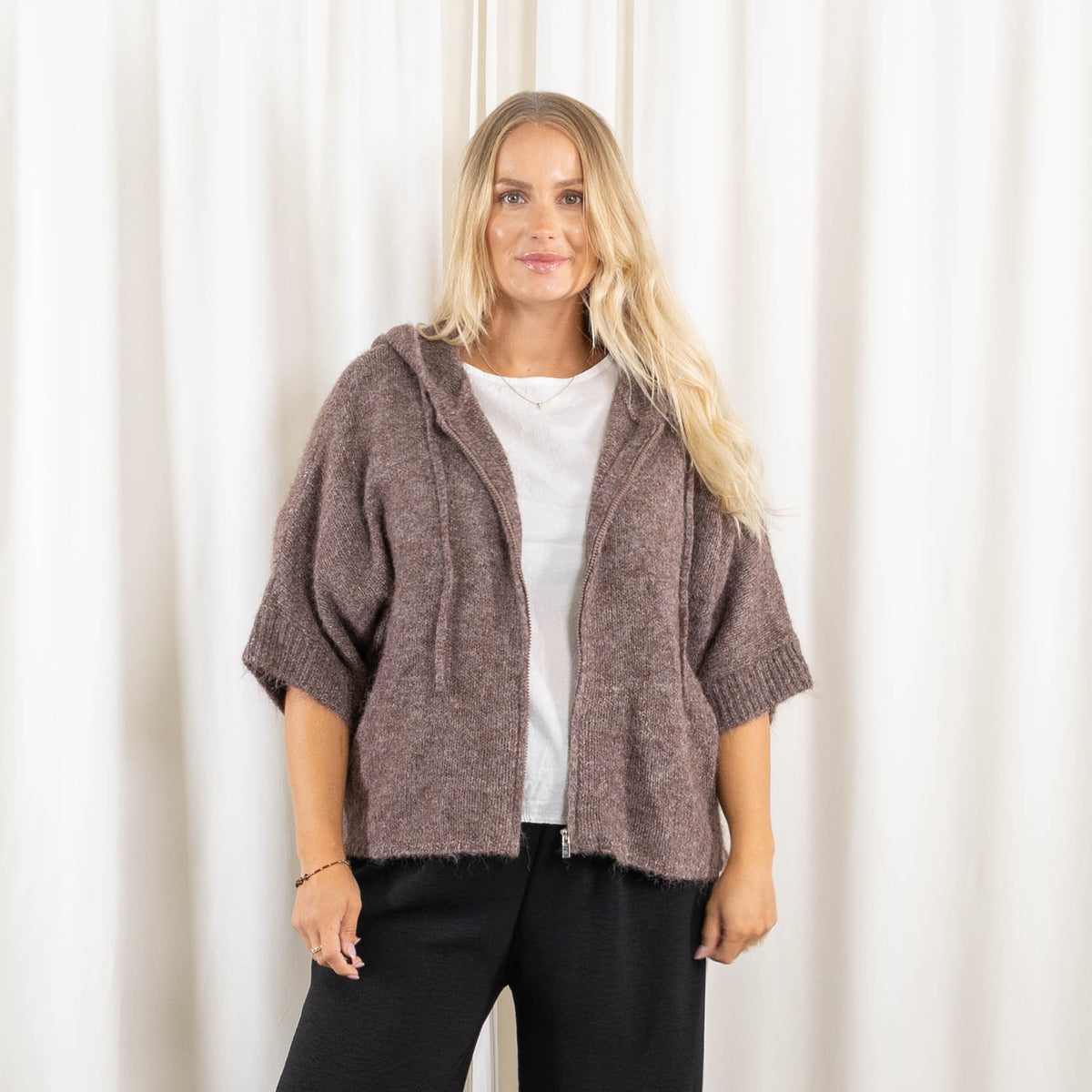 Maddie strikcardigan, Taupe