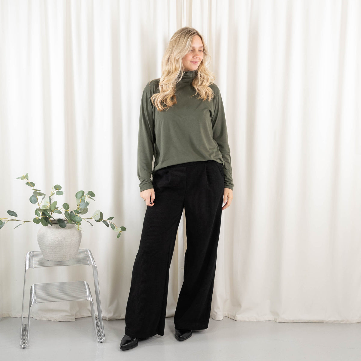 Katja overdel, Khaki