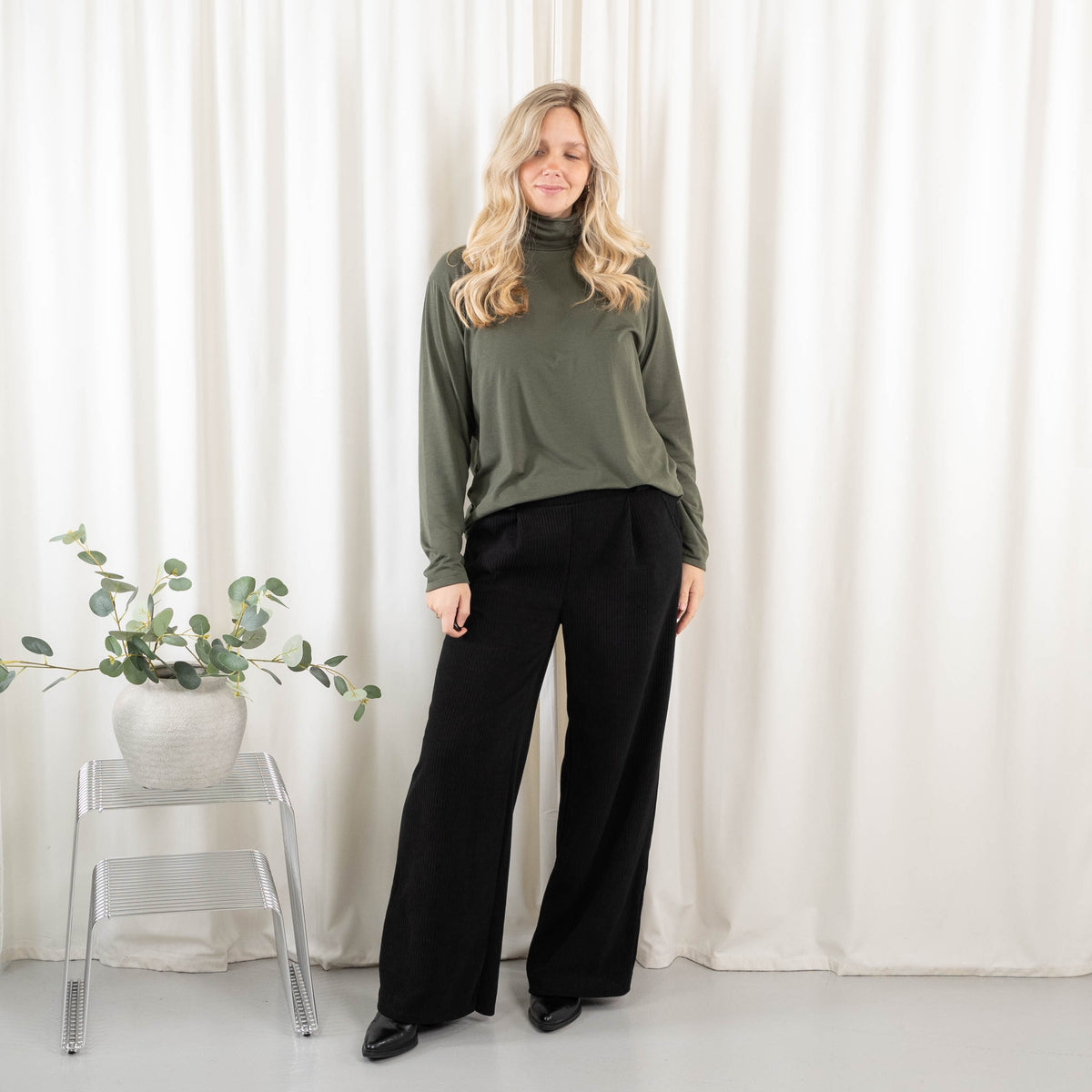 Katja overdel, Khaki