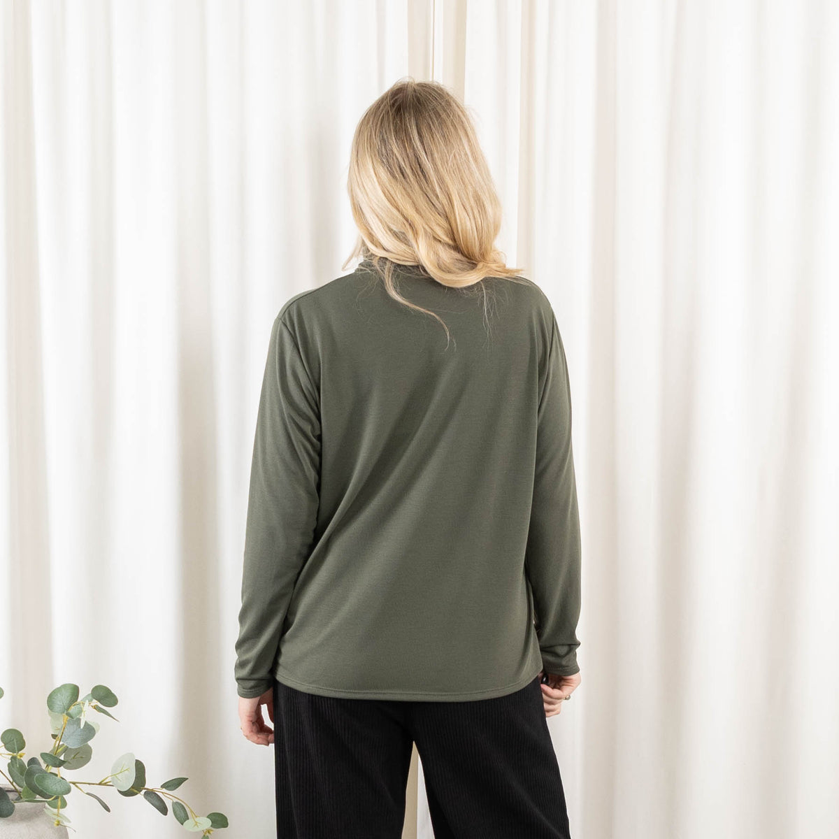 Katja overdel, Khaki