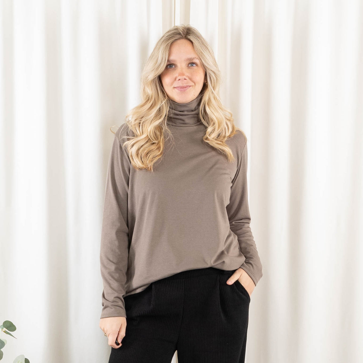Katja overdel, Taupe