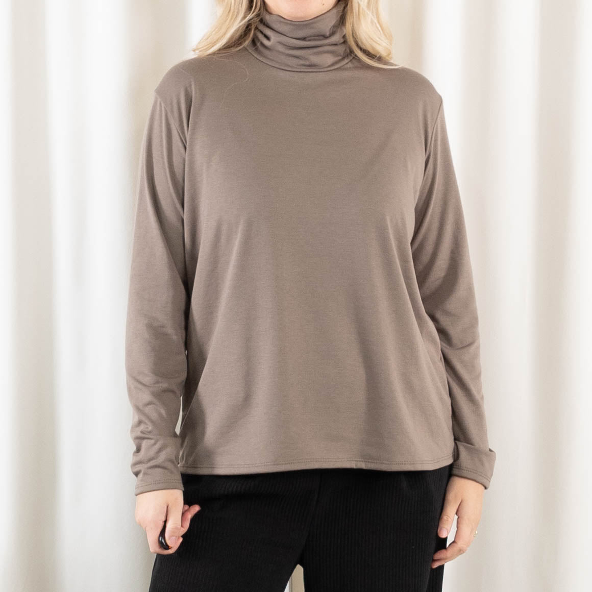 Katja overdel, Taupe