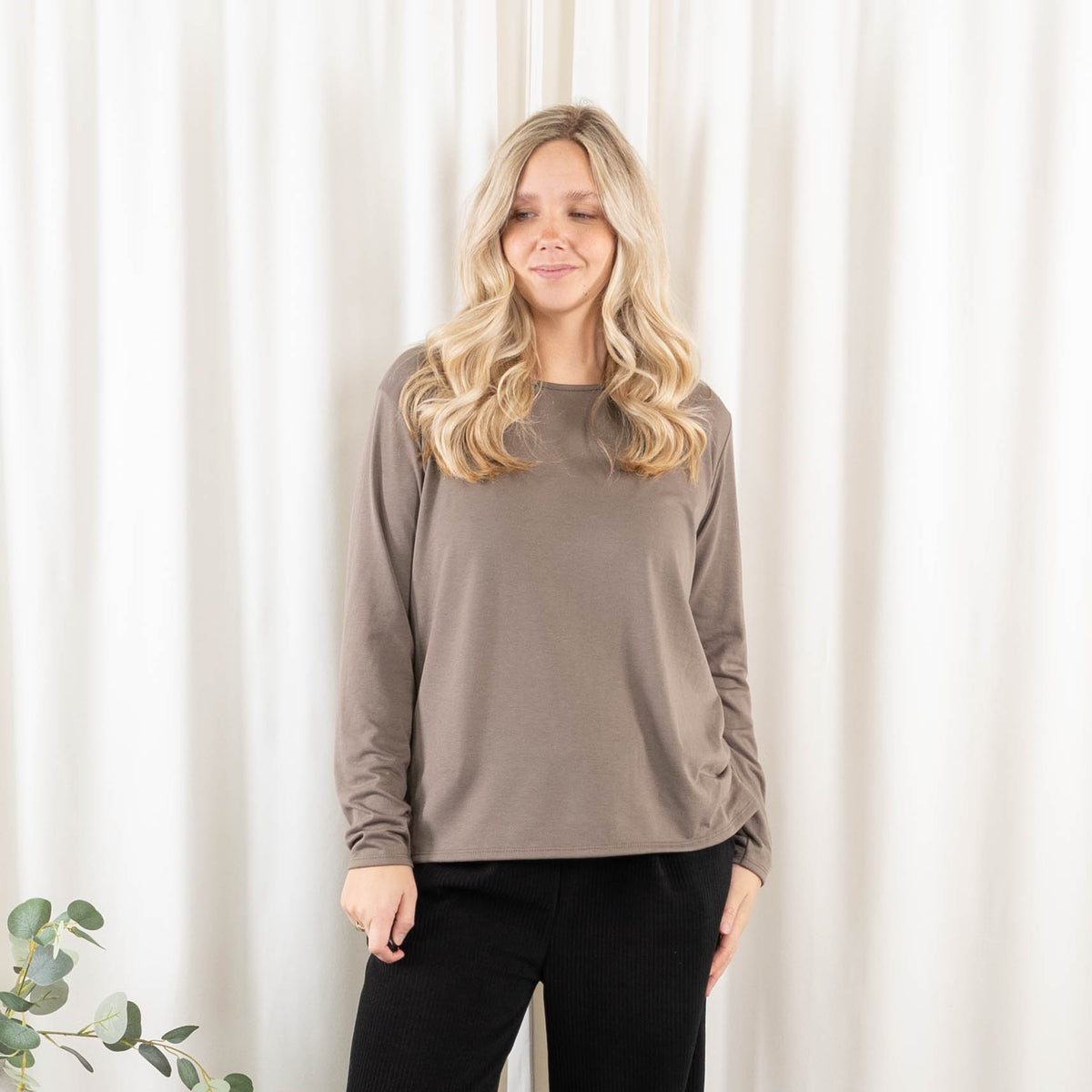 Mary overdel, Taupe