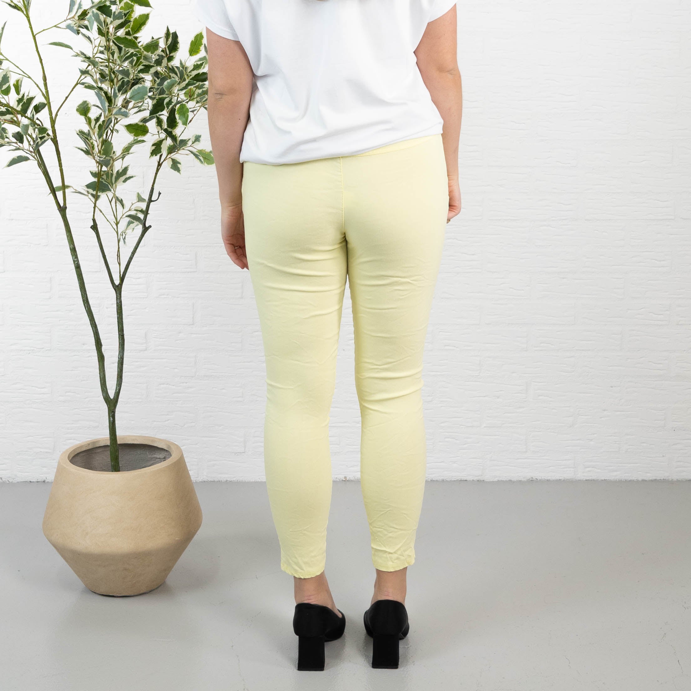 Lisa bukser, Gul
