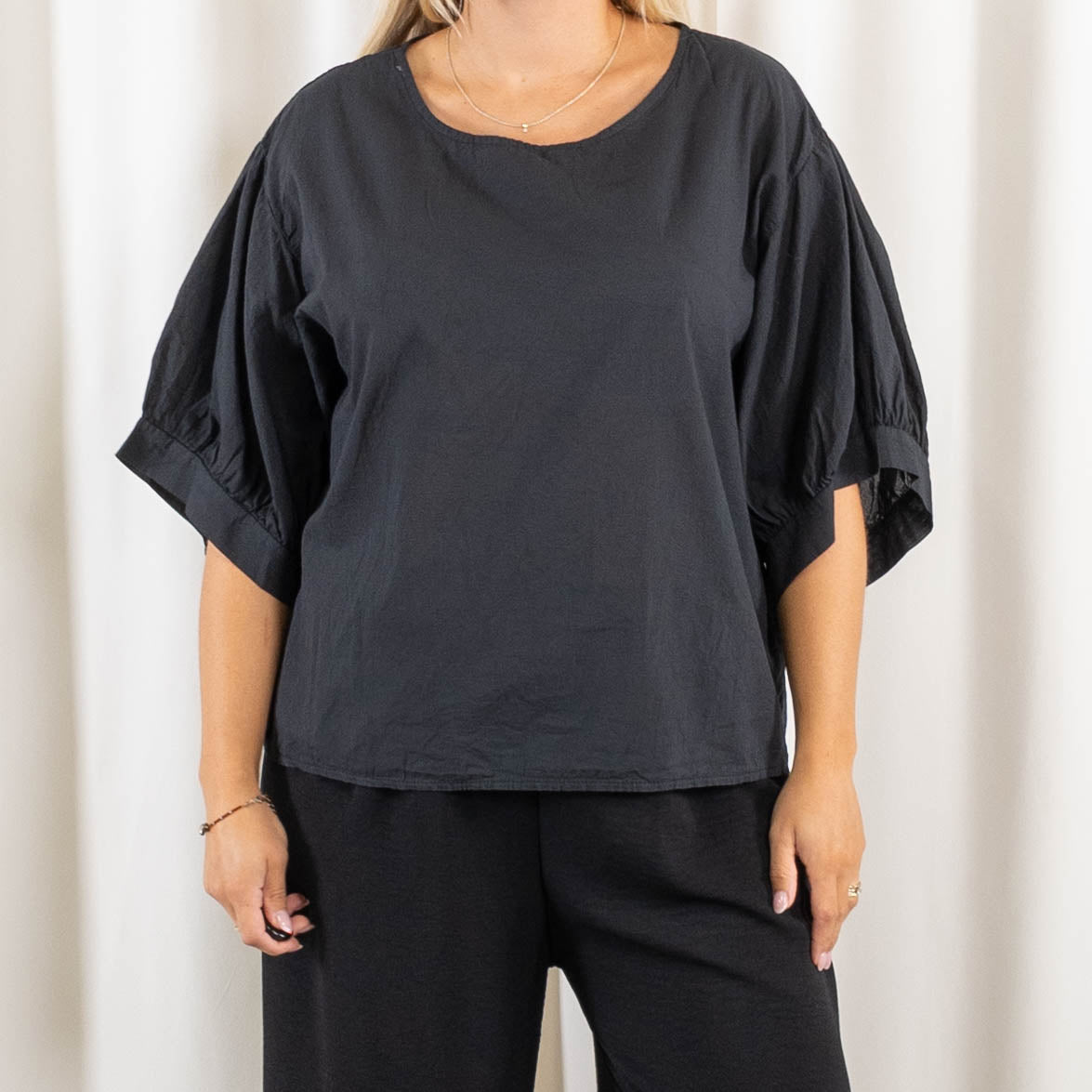 Gina overdel, Sort