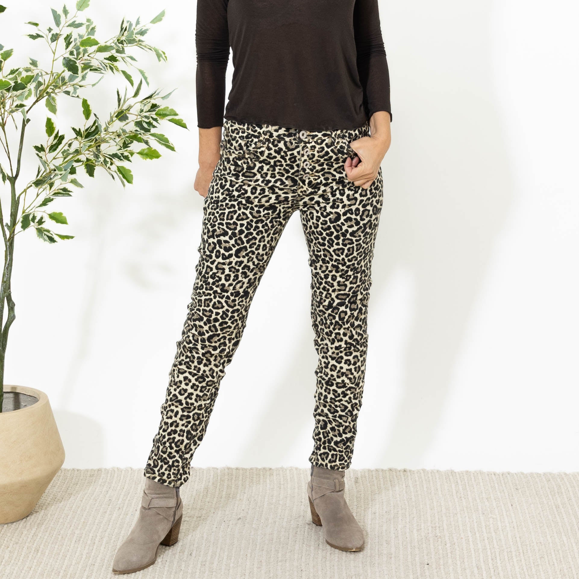 Renee karostar bukser, Leopard