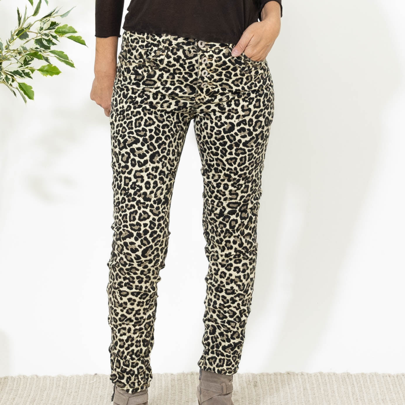 Renee karostar bukser, Leopard