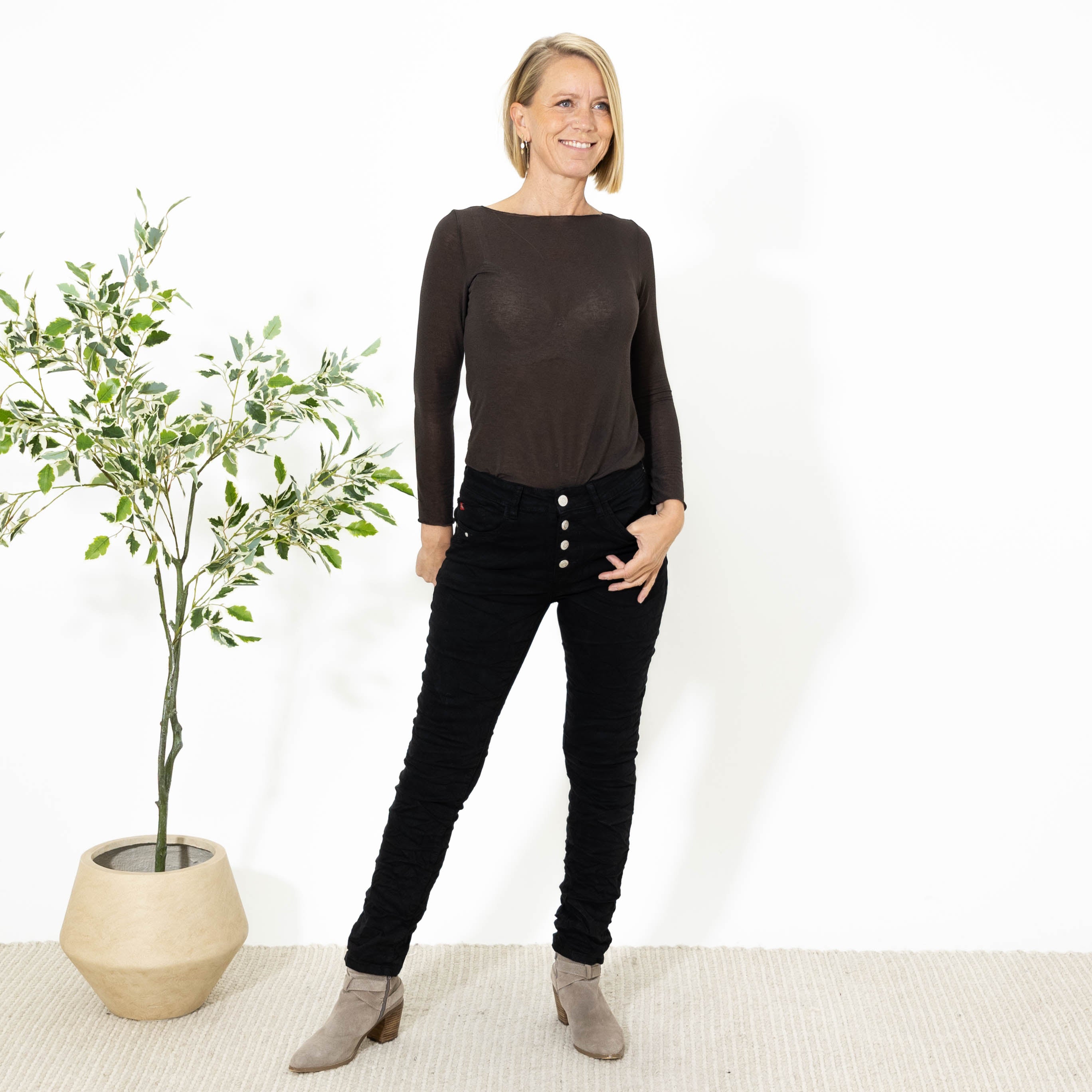 Canna karostar jeans, Sort