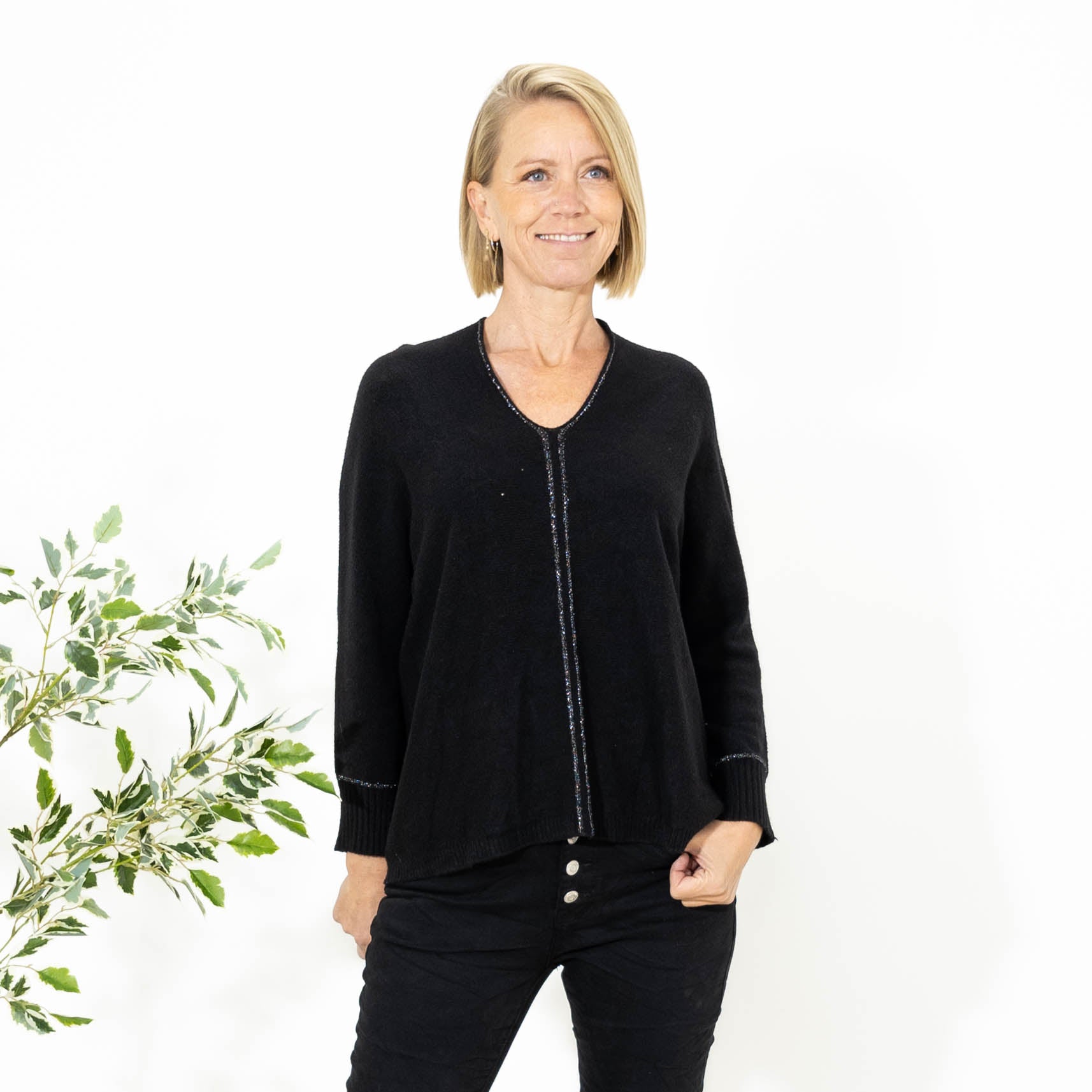 Jean v-hals strik, Sort