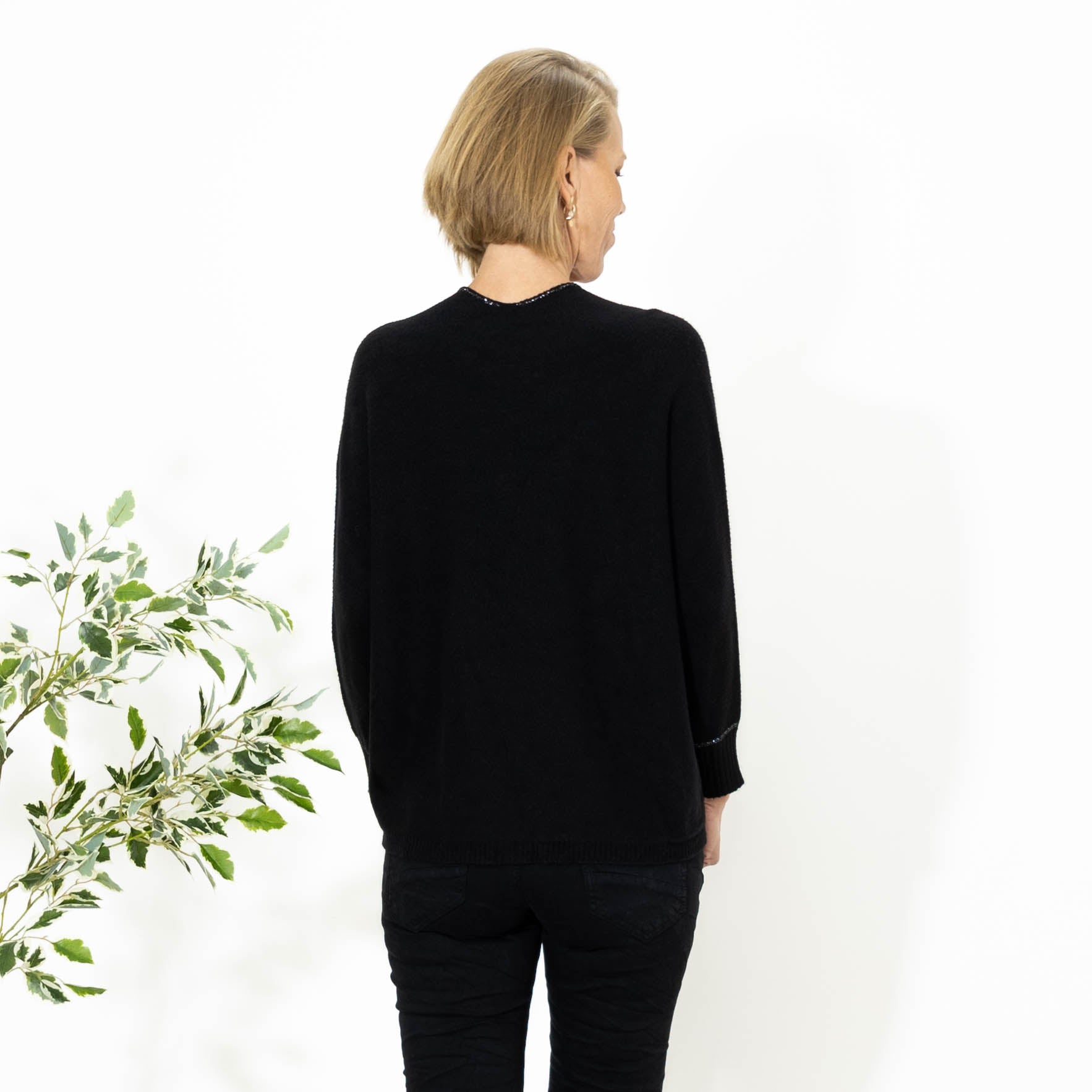 Jean v-hals strik, Sort