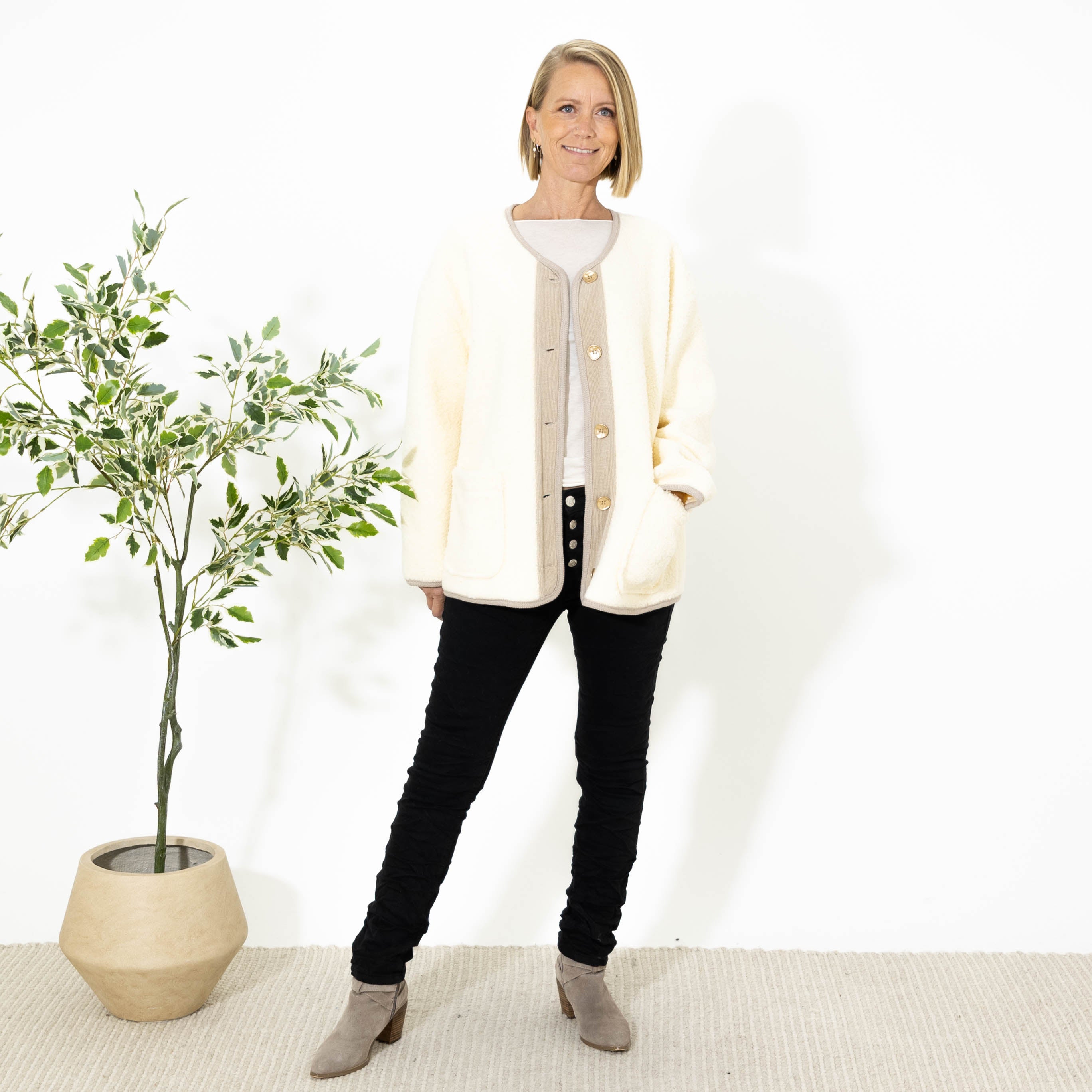 Neela cardiganjakke, Råhvid