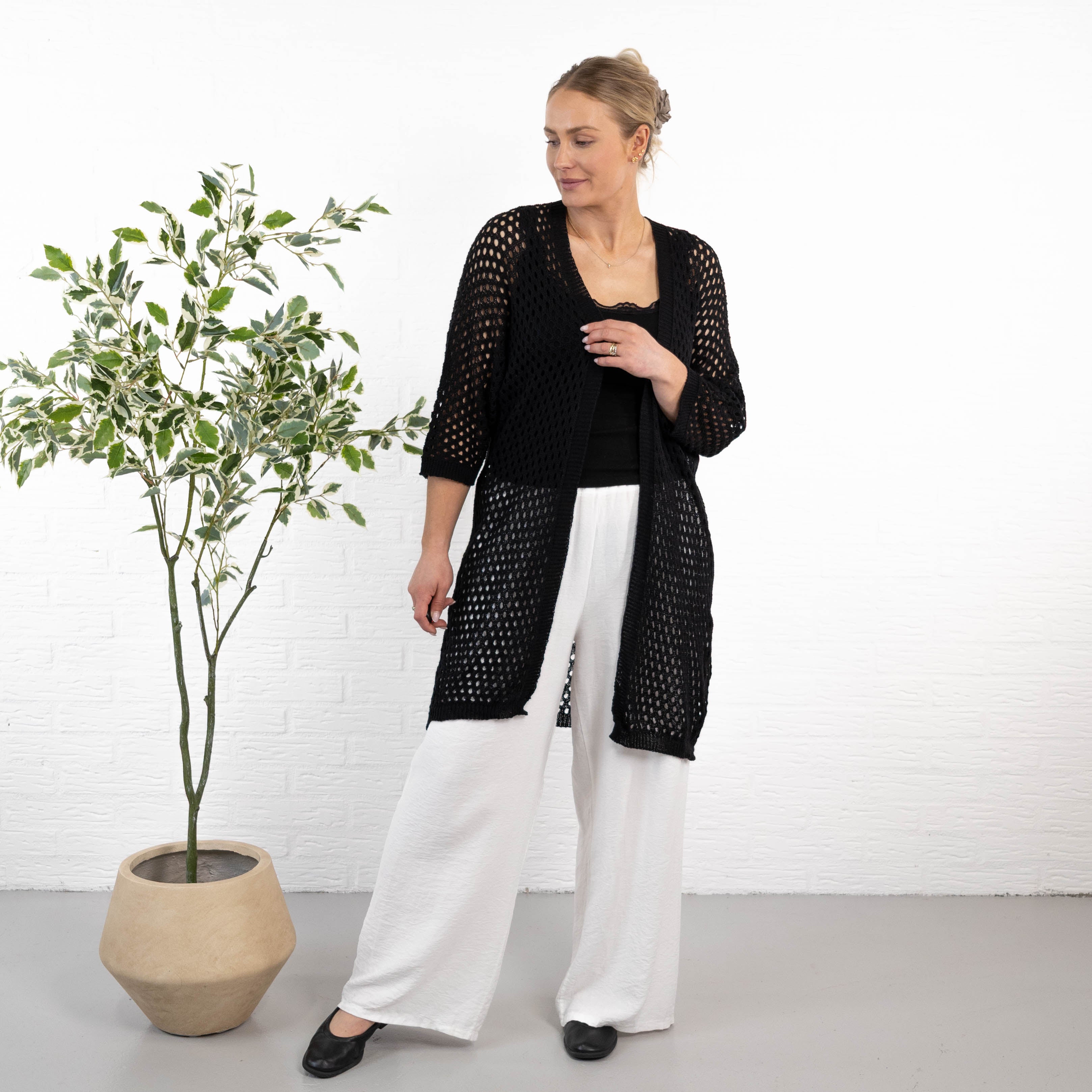 Sira Cardigan, Sort