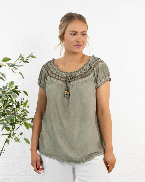 Lillian overdel, Khaki