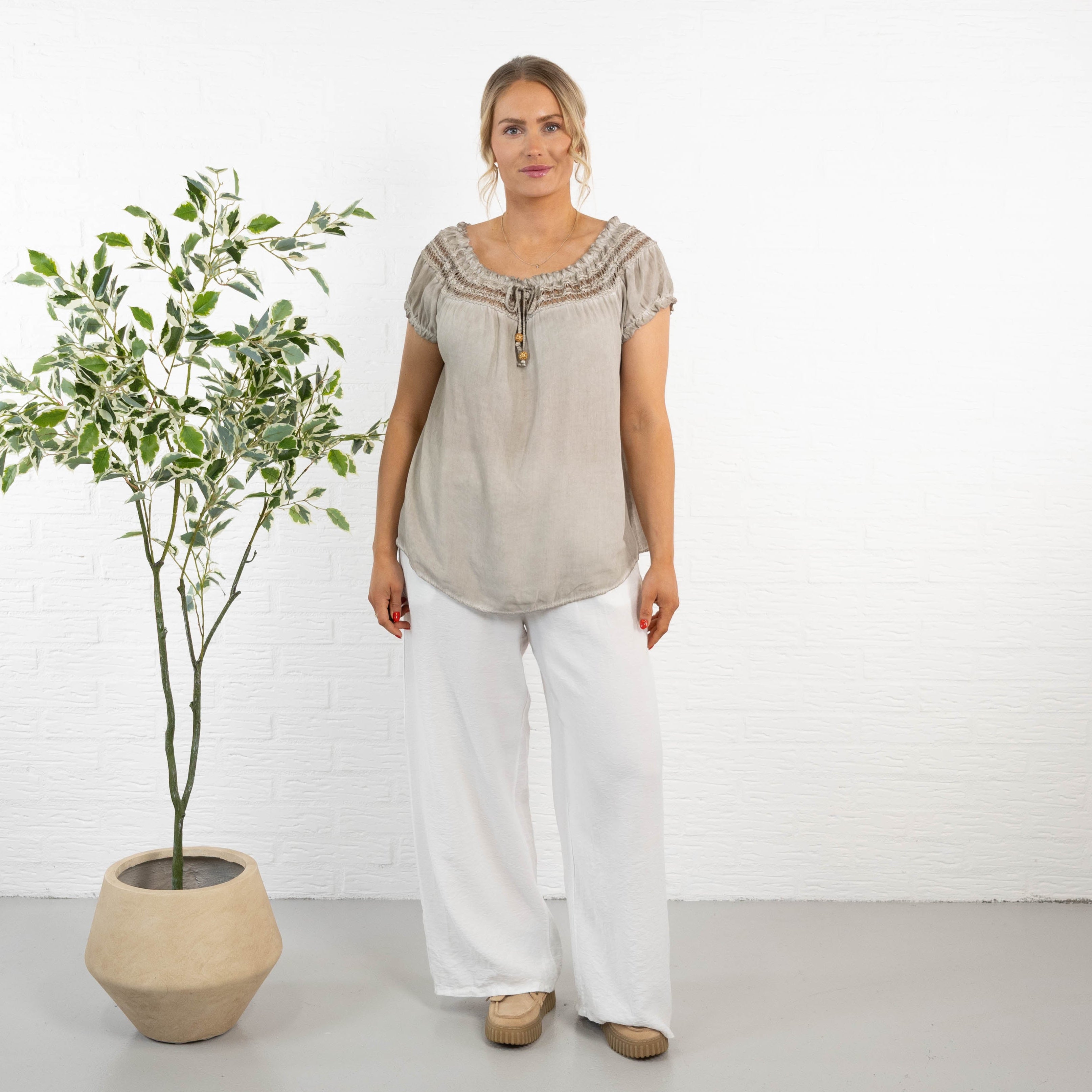 Lillian overdel, Beige