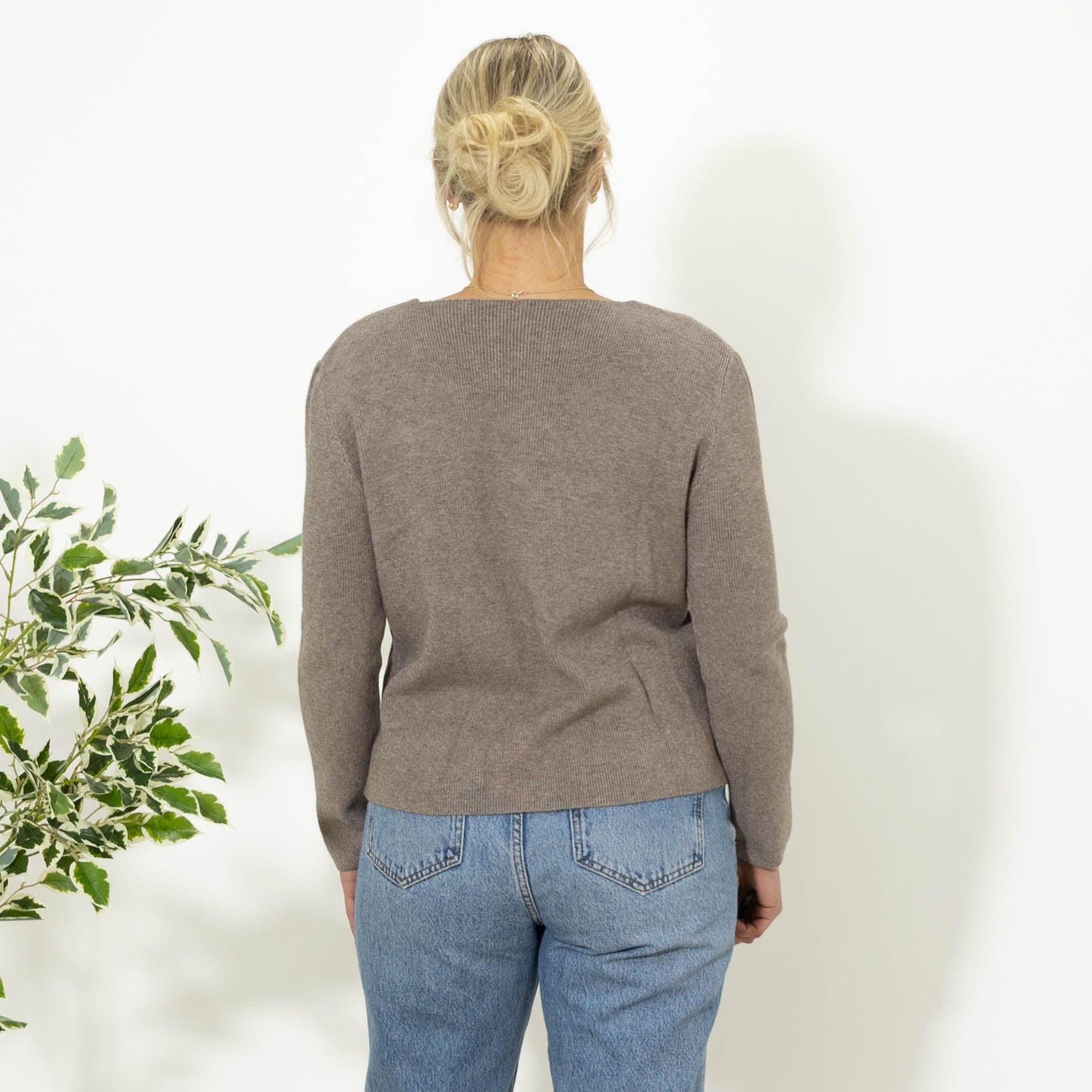 Sonja strik m. guldknapper, Taupe