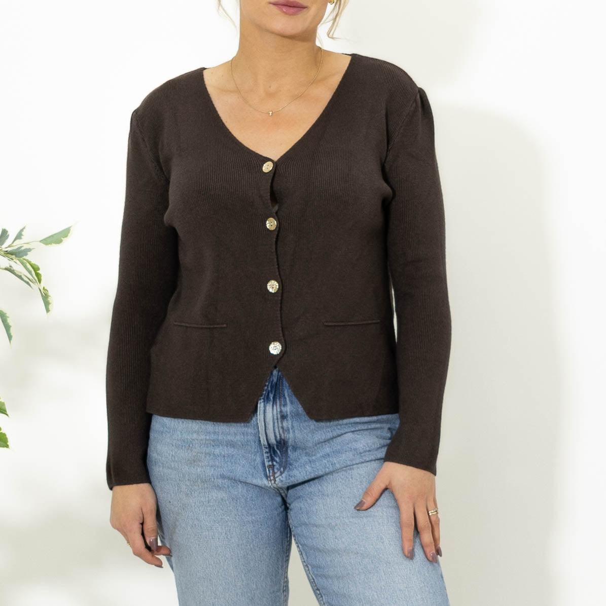 Sonja strik m. guldknapper, Choko