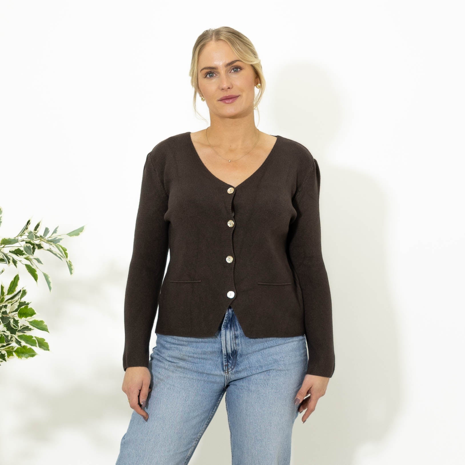 Sonja strik m. guldknapper, Choko