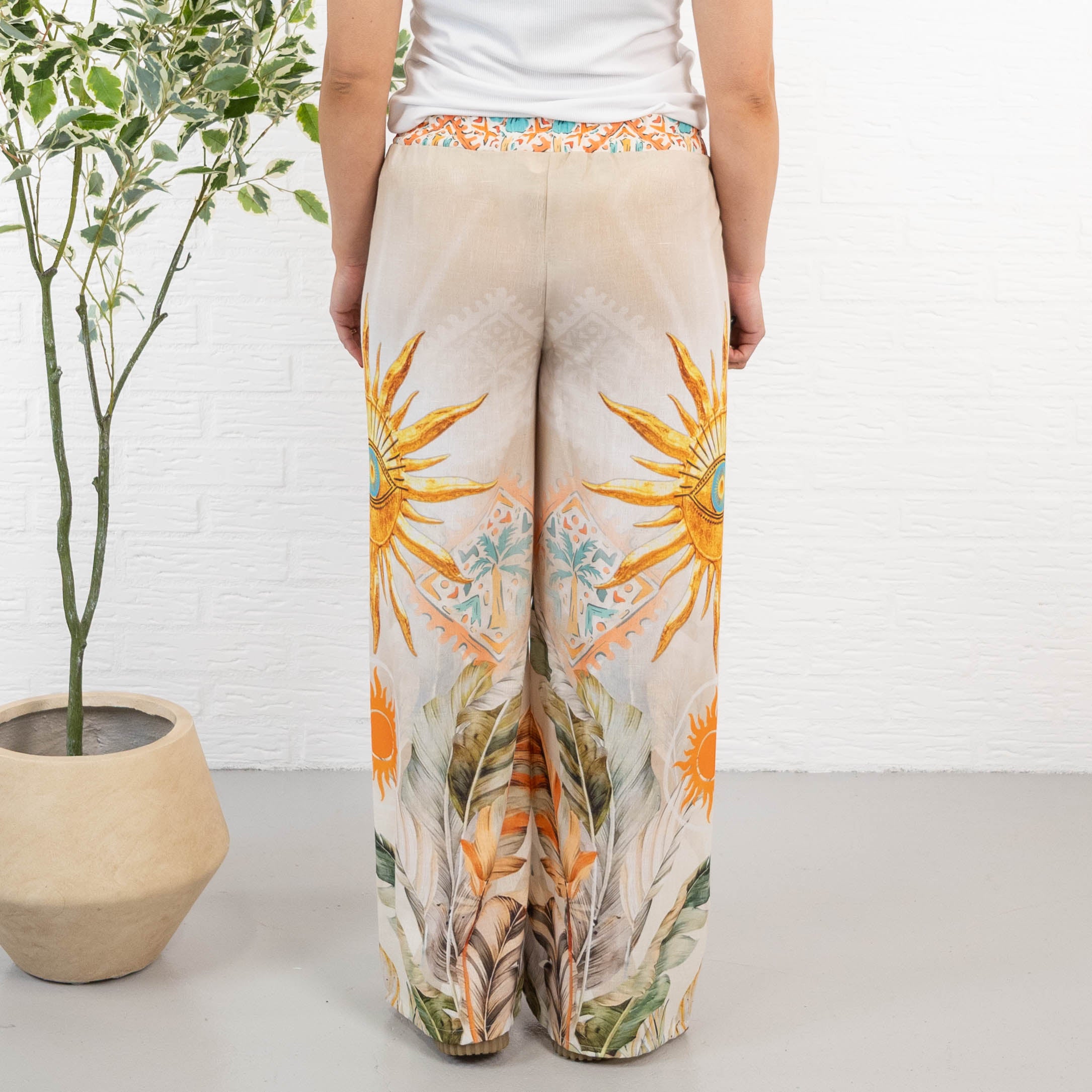 Emily bukser, Sol