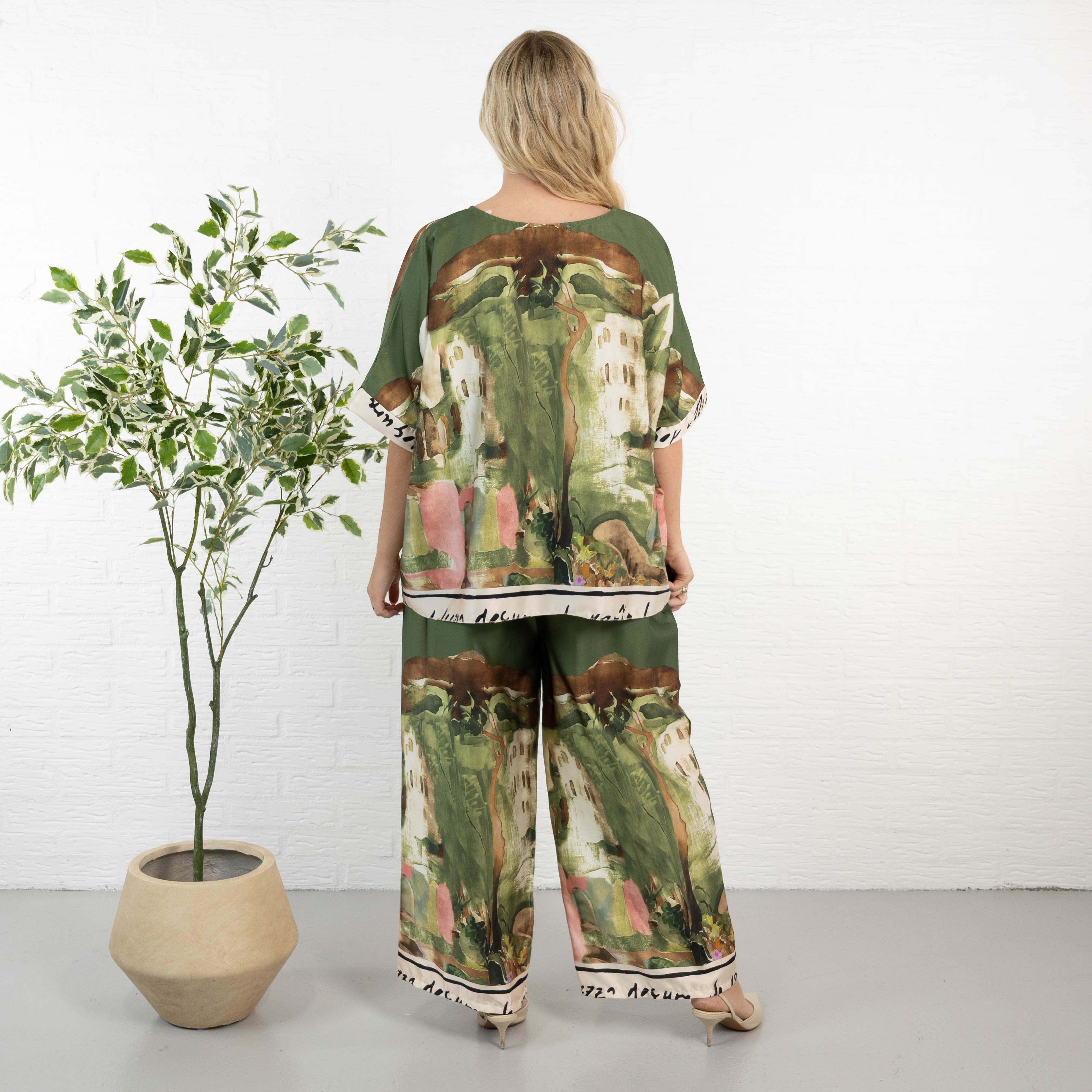 Fenni sæt, Khaki