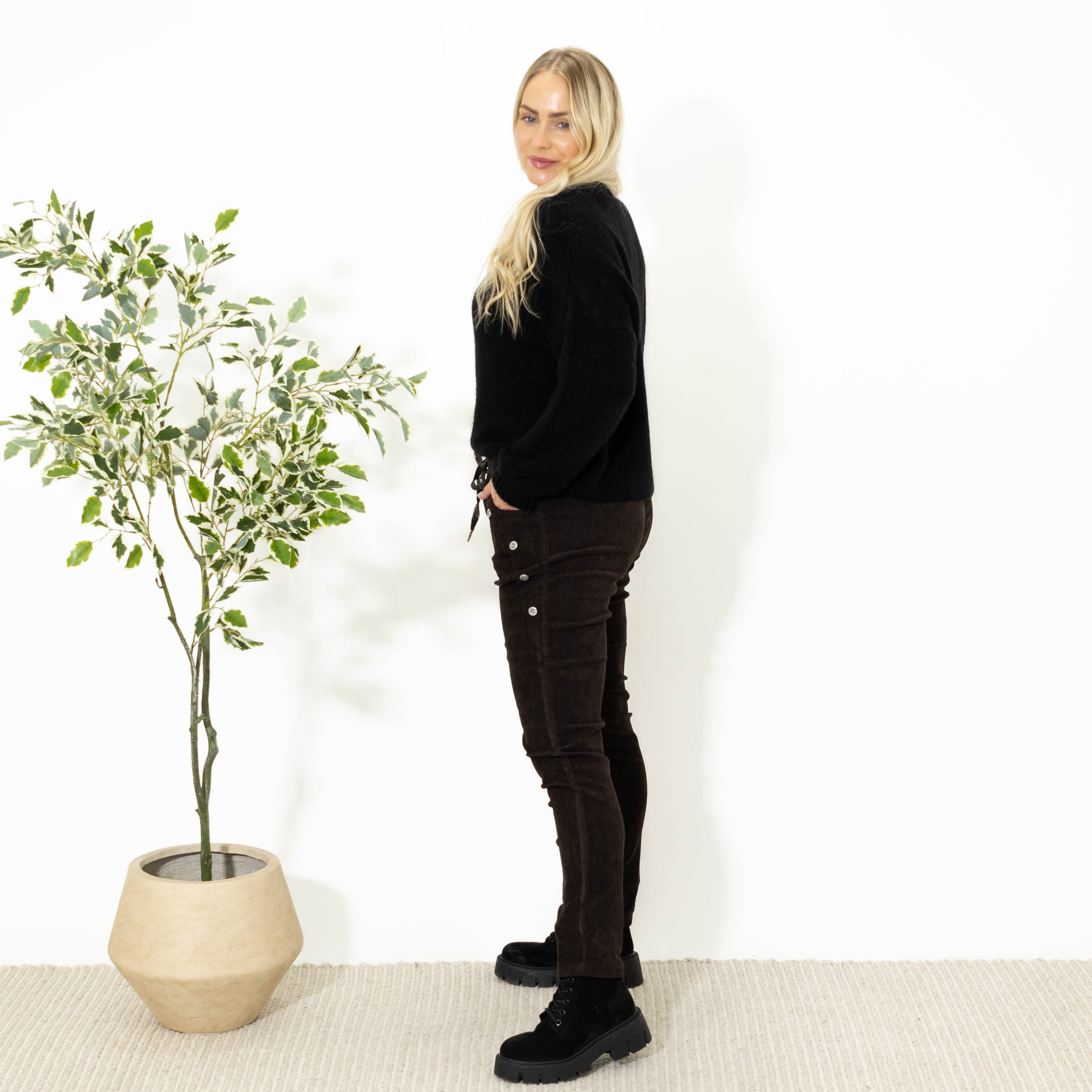 Brianna fløjlsbukser, Choko