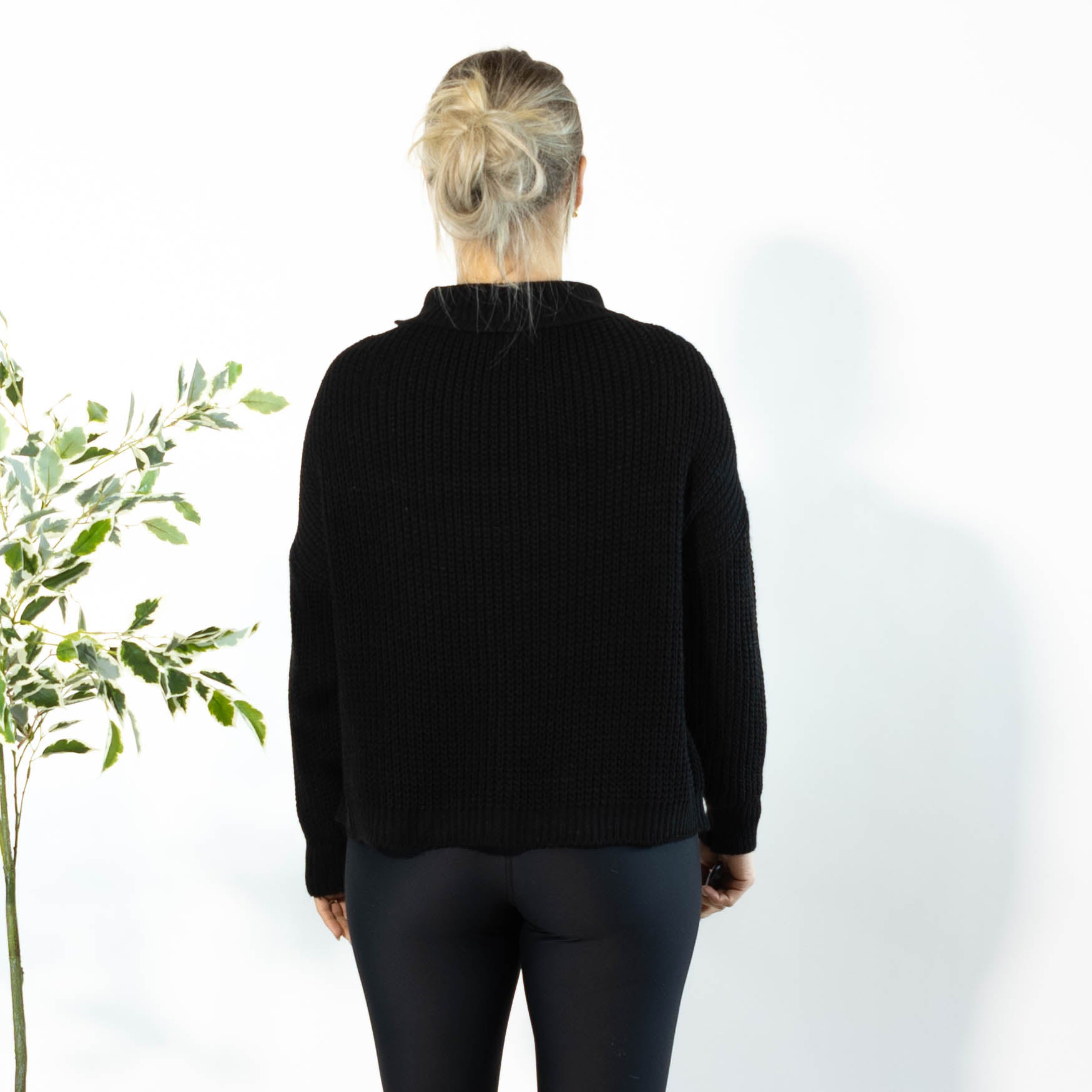 Maiken julestrik m. rullekrave, Sort