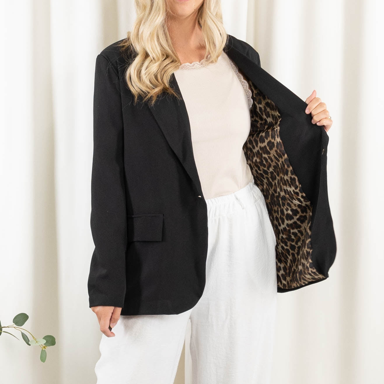 Nikita blazer, Sort