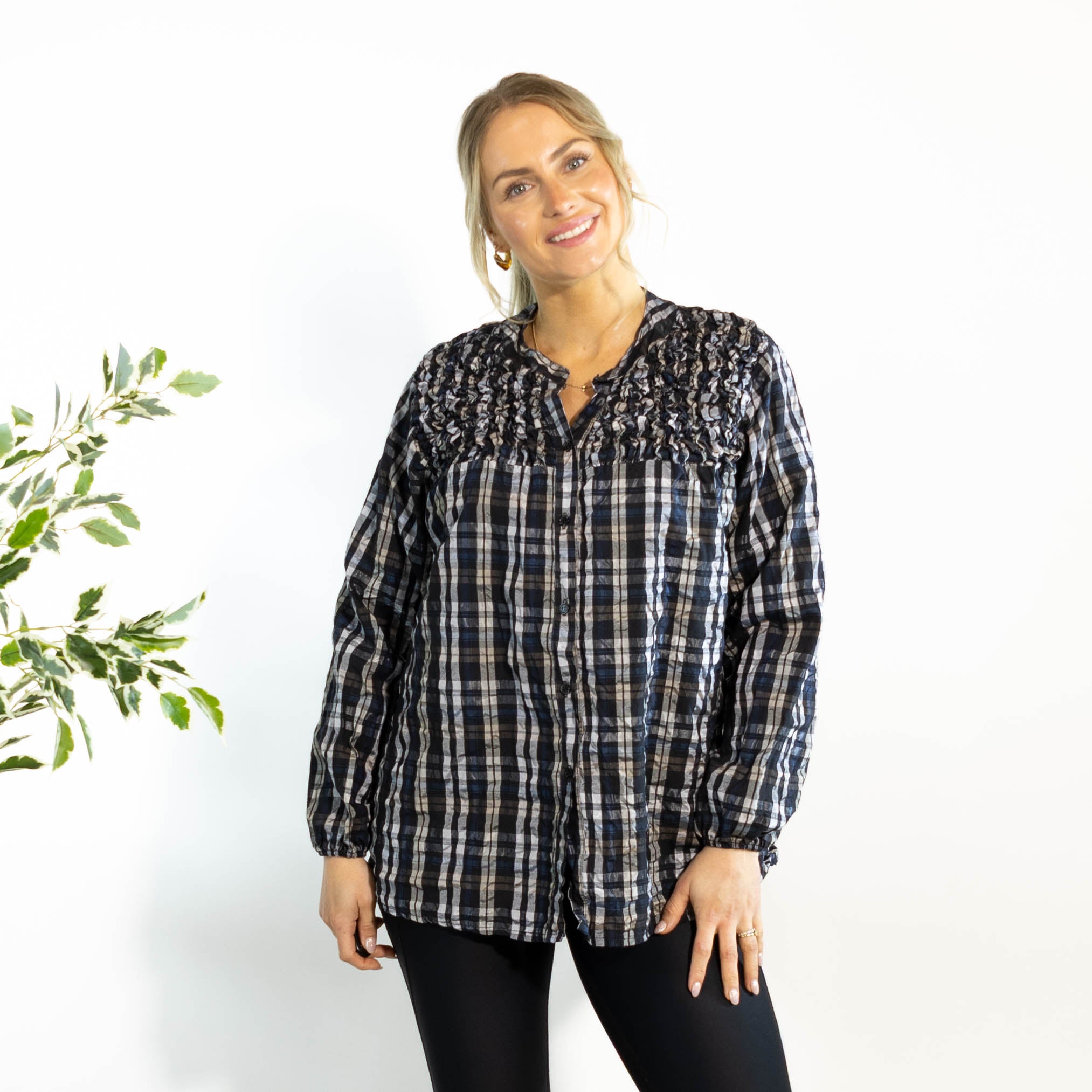 Gertrud ternet bluse, Sort